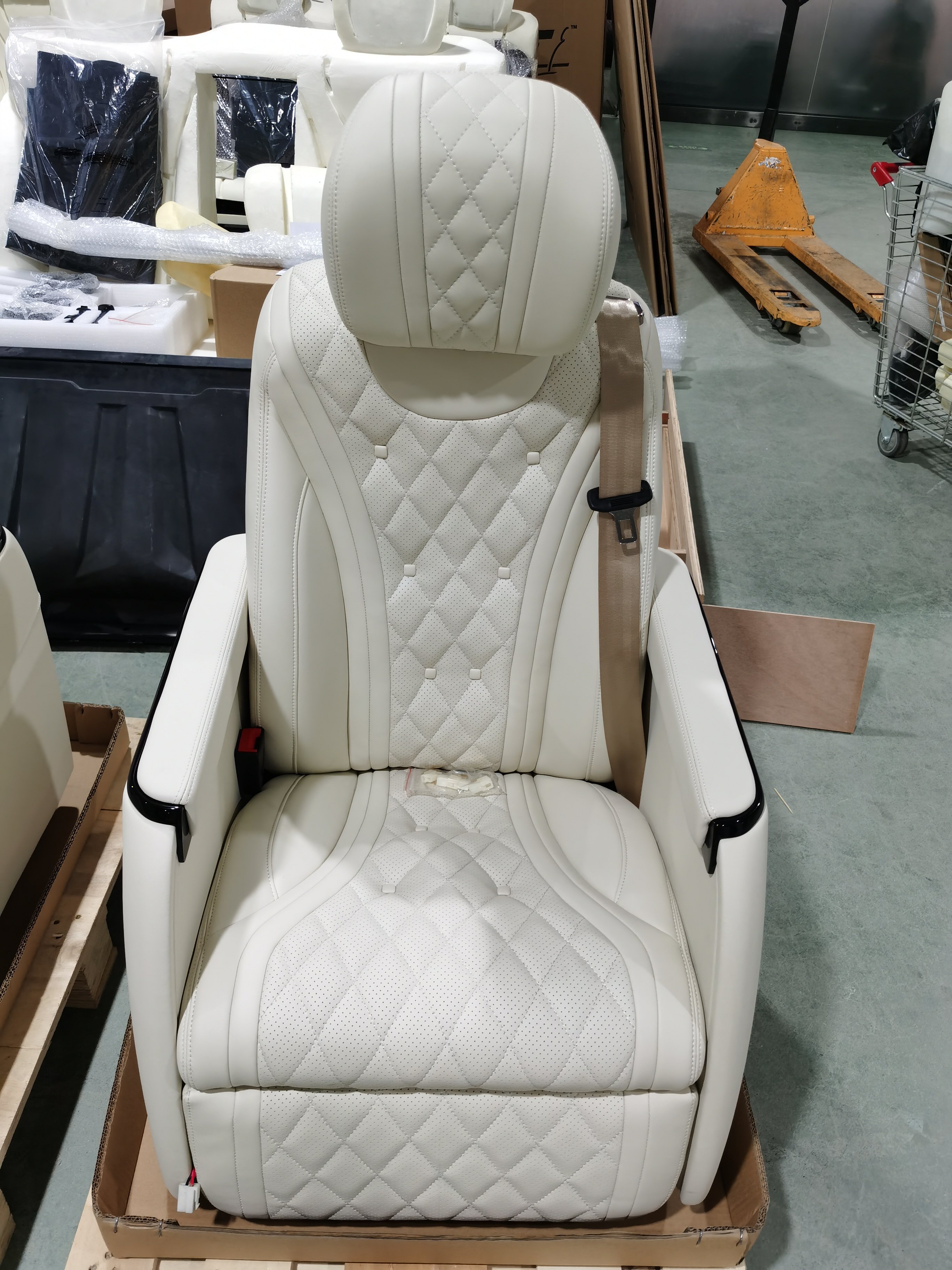 Luxury Design Car Seat for Alphard/Vellfire/Viano Leather Auto Seat Van Seat