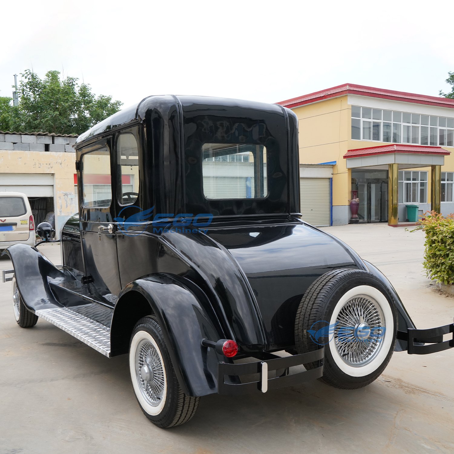Sightseeing Car Shuttle Bus Antique Car for Sale Electric Classic Vintage Car