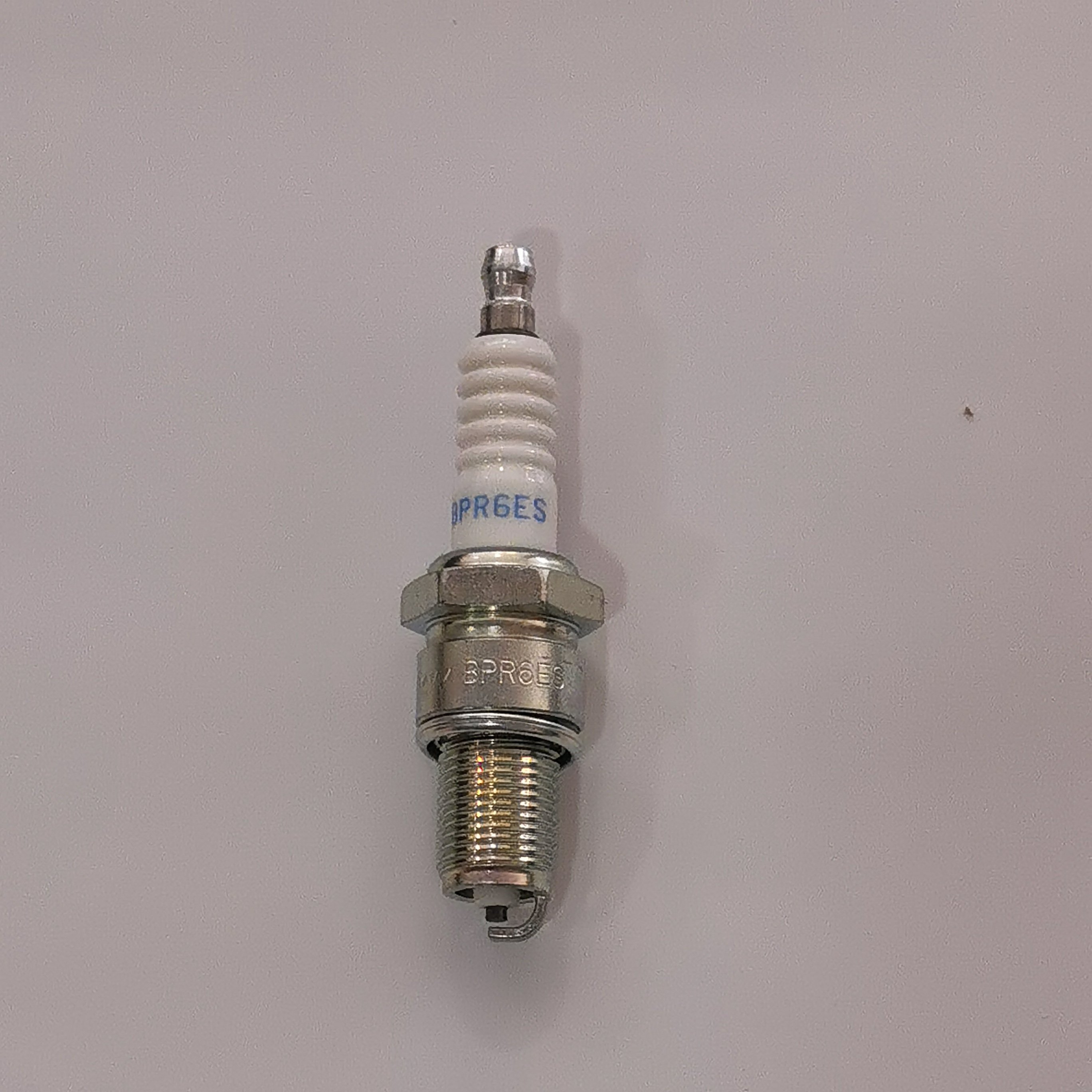 Authentic NGK High Quality Spark Plug 7822 BPR6ES with NGK Certificates OEM 99917015890 7700681298 MS851232