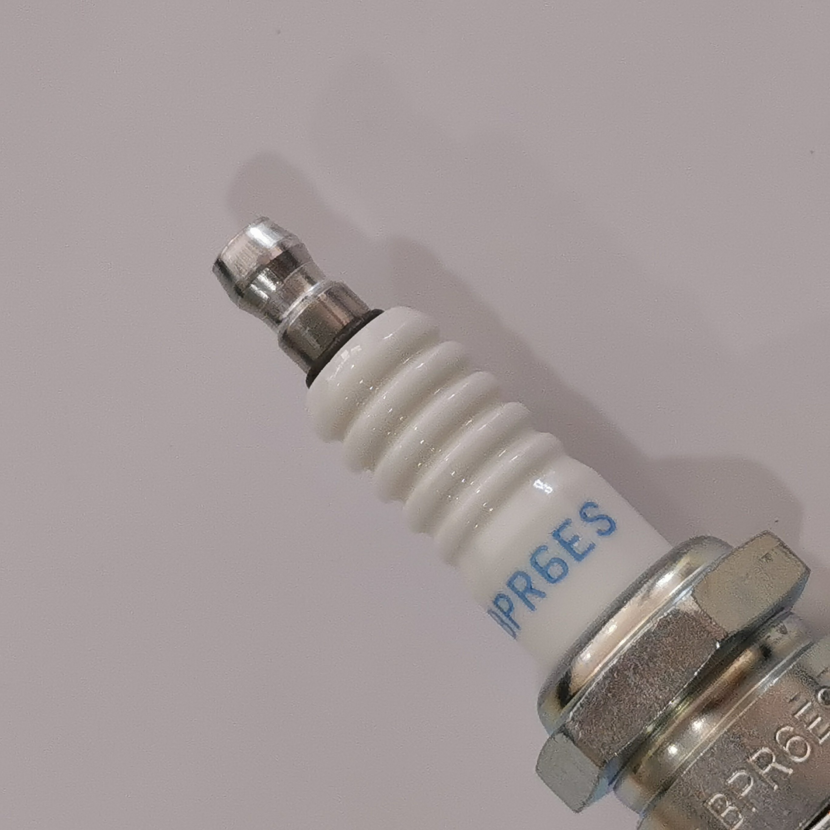 Authentic NGK High Quality Spark Plug 7822 BPR6ES with NGK Certificates OEM 99917015890 7700681298 MS851232