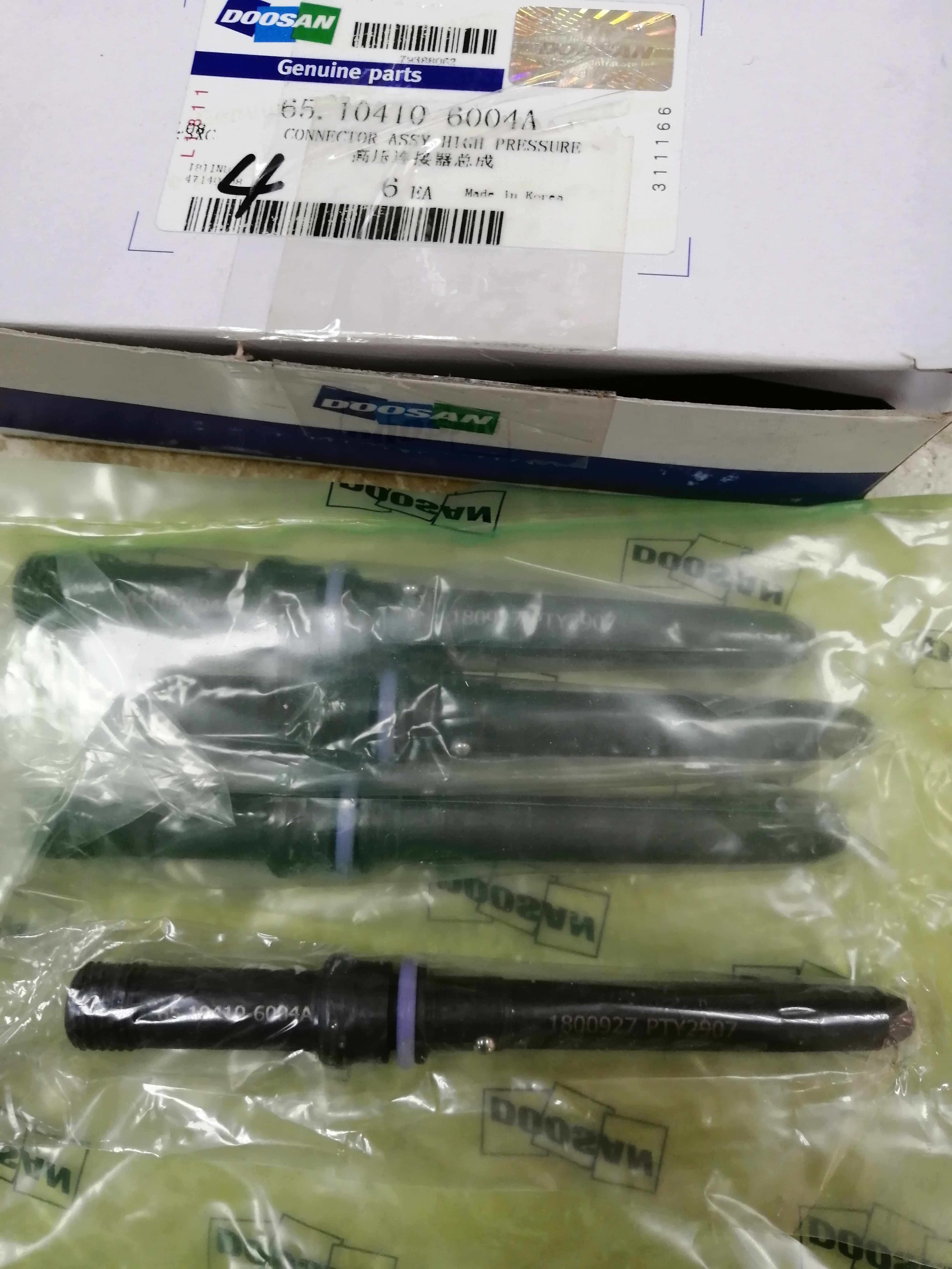 Excavator Truck Generator Daewoo Bus DL08 Engine Part 65104106005 65.10410-6005 65.10410-6004 High Pressure Injector Connector