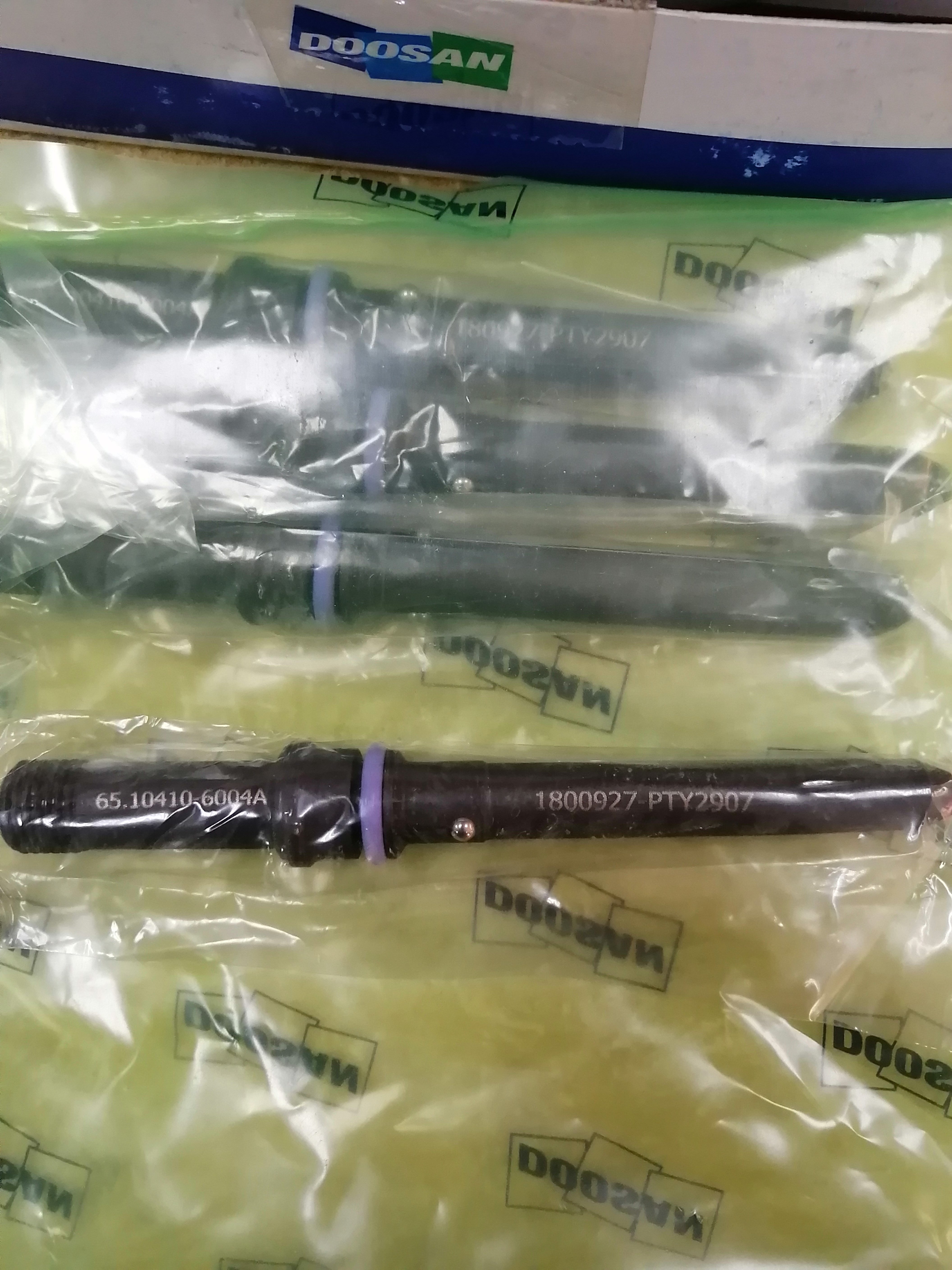Excavator Truck Generator Daewoo Bus DL08 Engine Part 65104106005 65.10410-6005 65.10410-6004 High Pressure Injector Connector