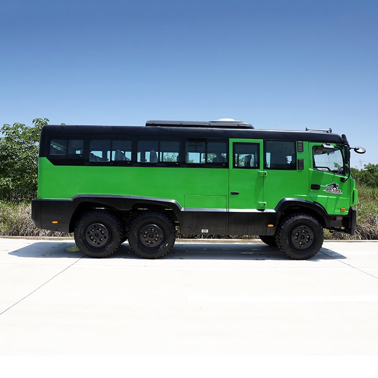 Dongfeng Coach Bus 25+1+1 Seater Cummins Euro 2 All-Terrain Heavy-Duty Passenger Carrier Luxury Bus