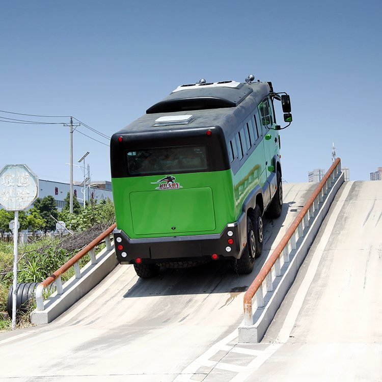 Dongfeng Coach Bus 25+1+1 Seater Cummins Euro 2 All-Terrain Heavy-Duty Passenger Carrier Luxury Bus