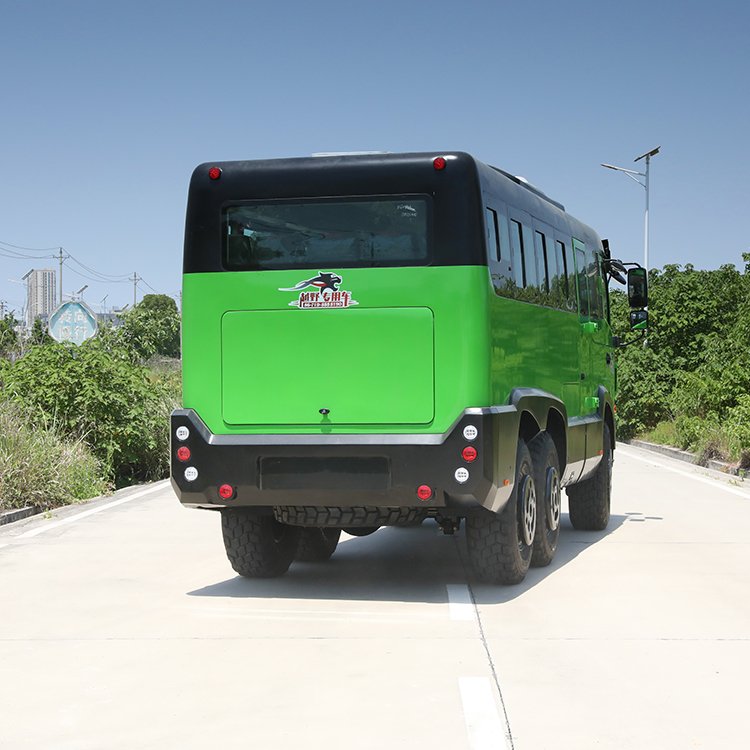 Dongfeng Coach Bus 25+1+1 Seater Cummins Euro 2 All-Terrain Heavy-Duty Passenger Carrier Luxury Bus