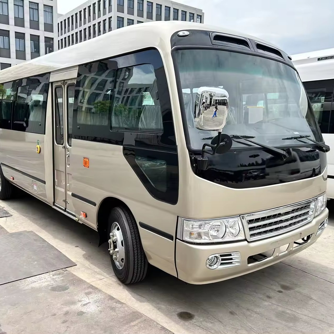 Brand New Mudan Coaster Bus in Stock with Cummins Engine Good Price 30 Passenger Seats Coaster Bus for Sale
