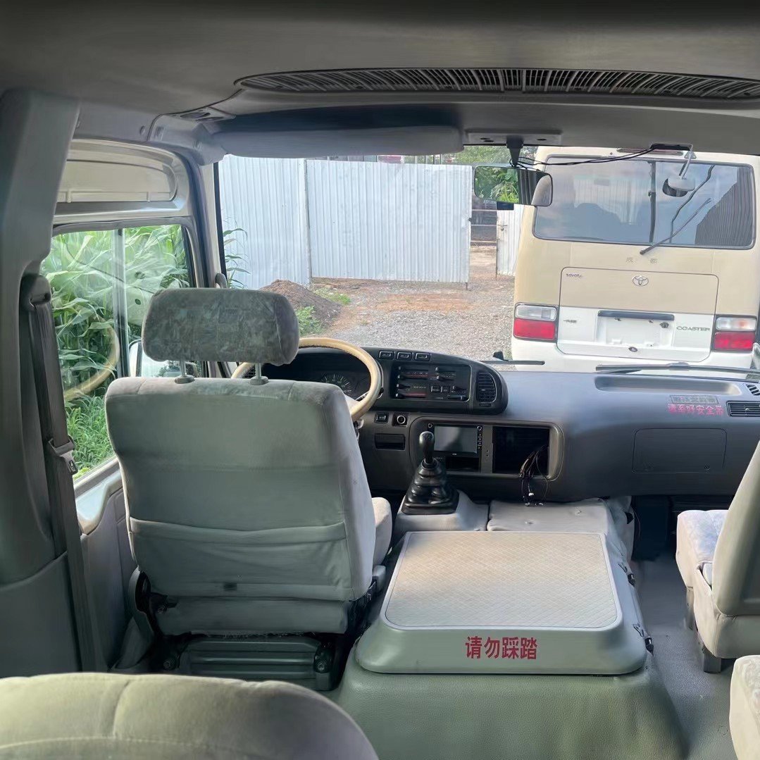 Spots Goods Used Used Toyota Coaster Bus 30 Seater Left 30 Seaters Coaches Toyota Coaster Bus for Sale