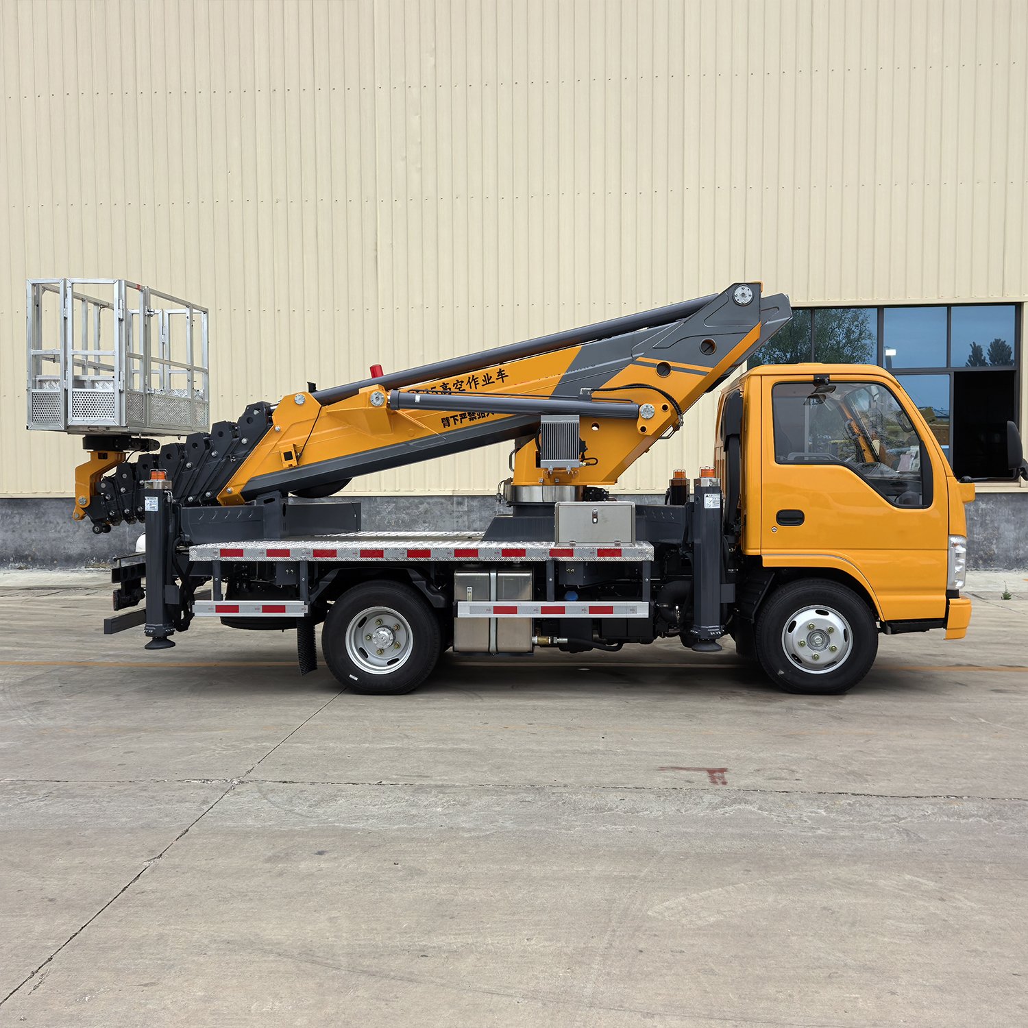 Ariel Platform Truck GKS 31M Telescopic Boom Aerial Truck With Basket