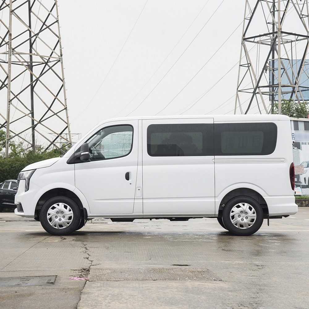 2024 New SAIC MAXUS V80 Diesel Engine Diesel Cargo Van in Stock 2023 New Bus Light