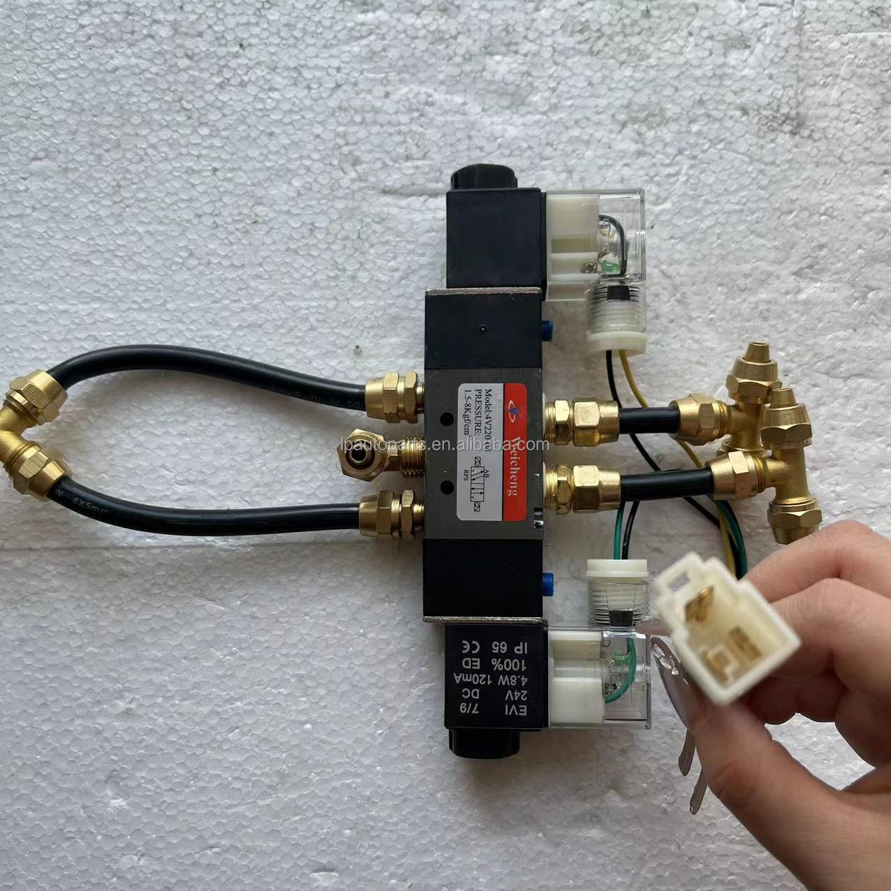 High Quality 4V220-08 24V DC New Energy Bus Door Pump Solenoid Valve Bus Accessories