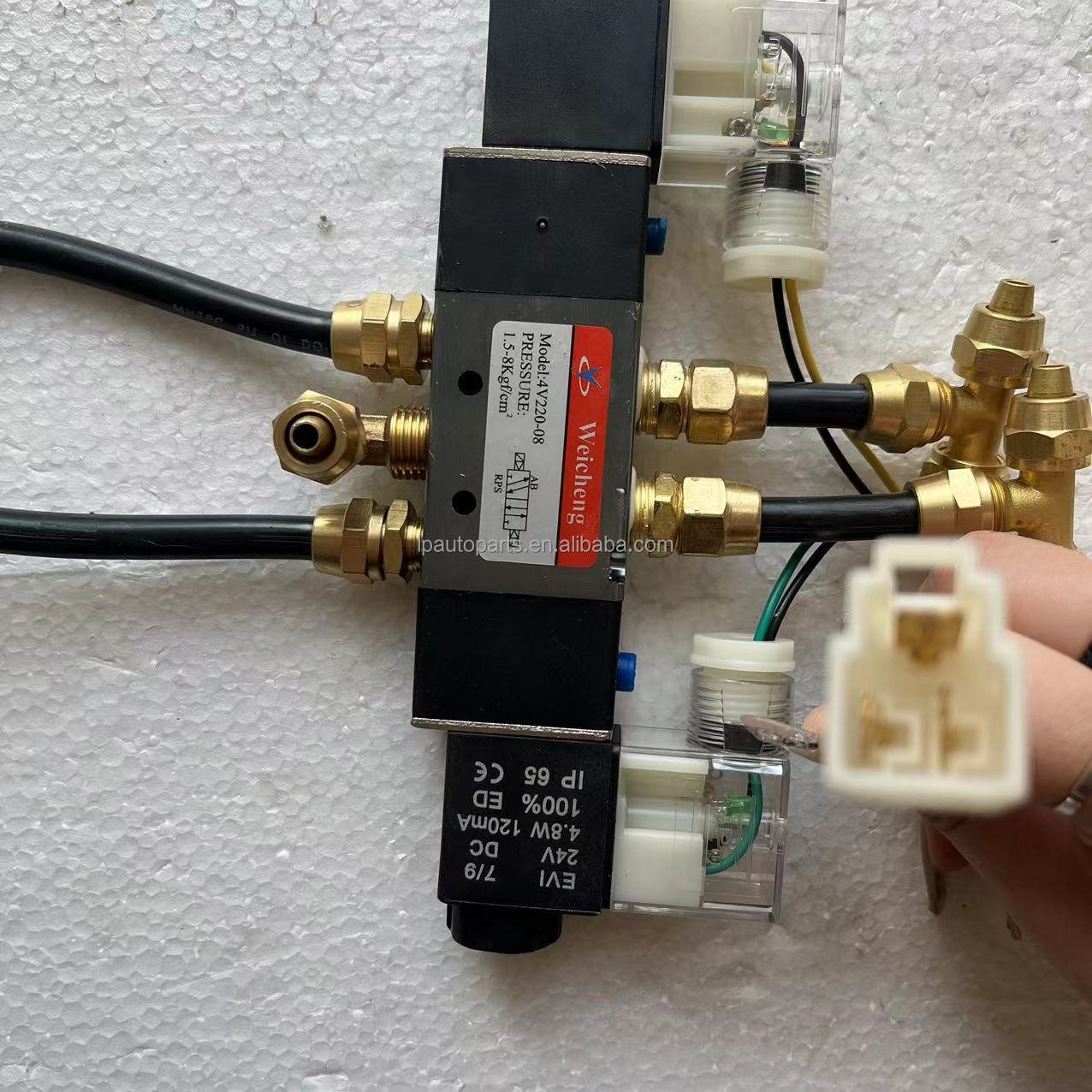 High Quality 4V220-08 24V DC New Energy Bus Door Pump Solenoid Valve Bus Accessories