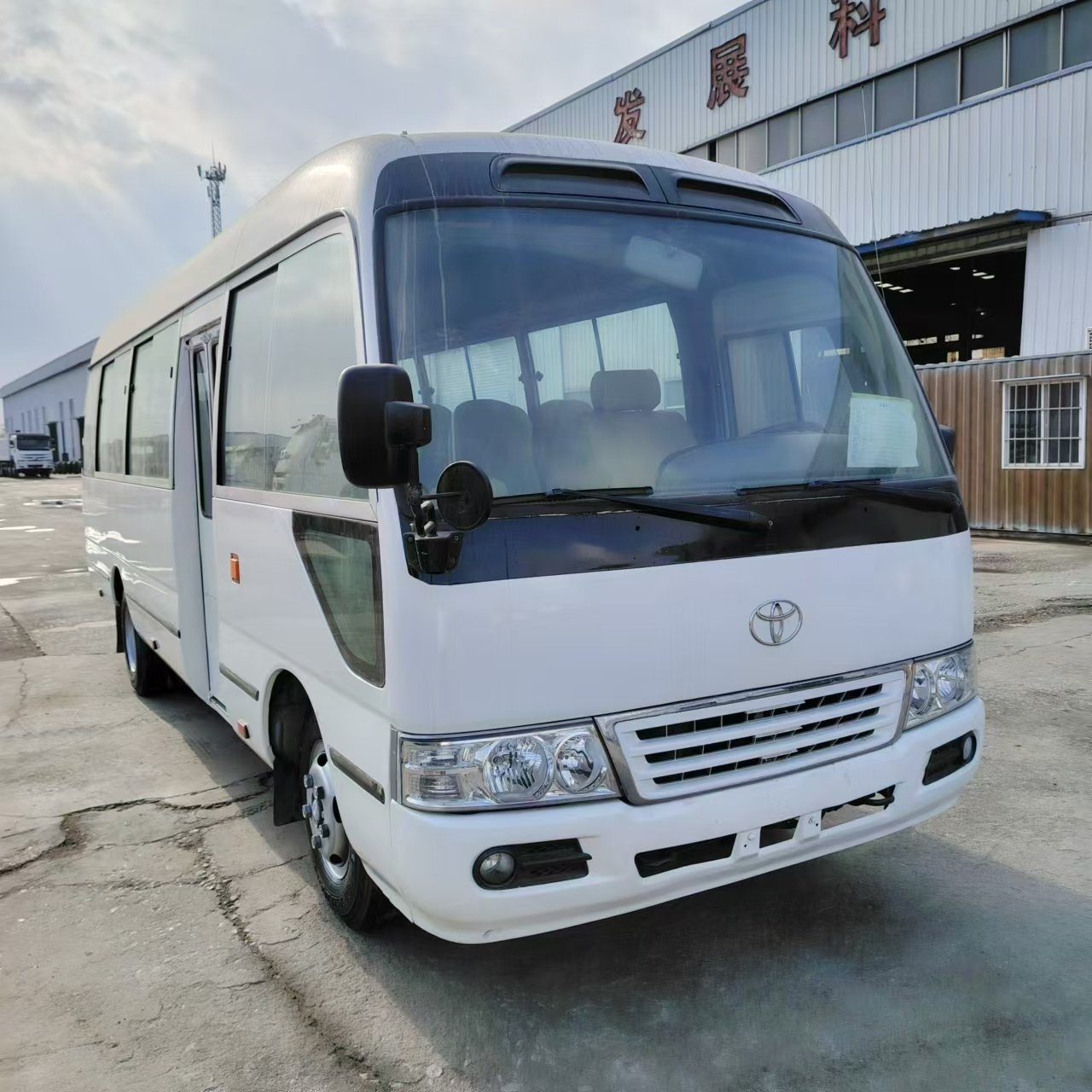 Cheap Price White Color Good Quality Coaster Used Buses
