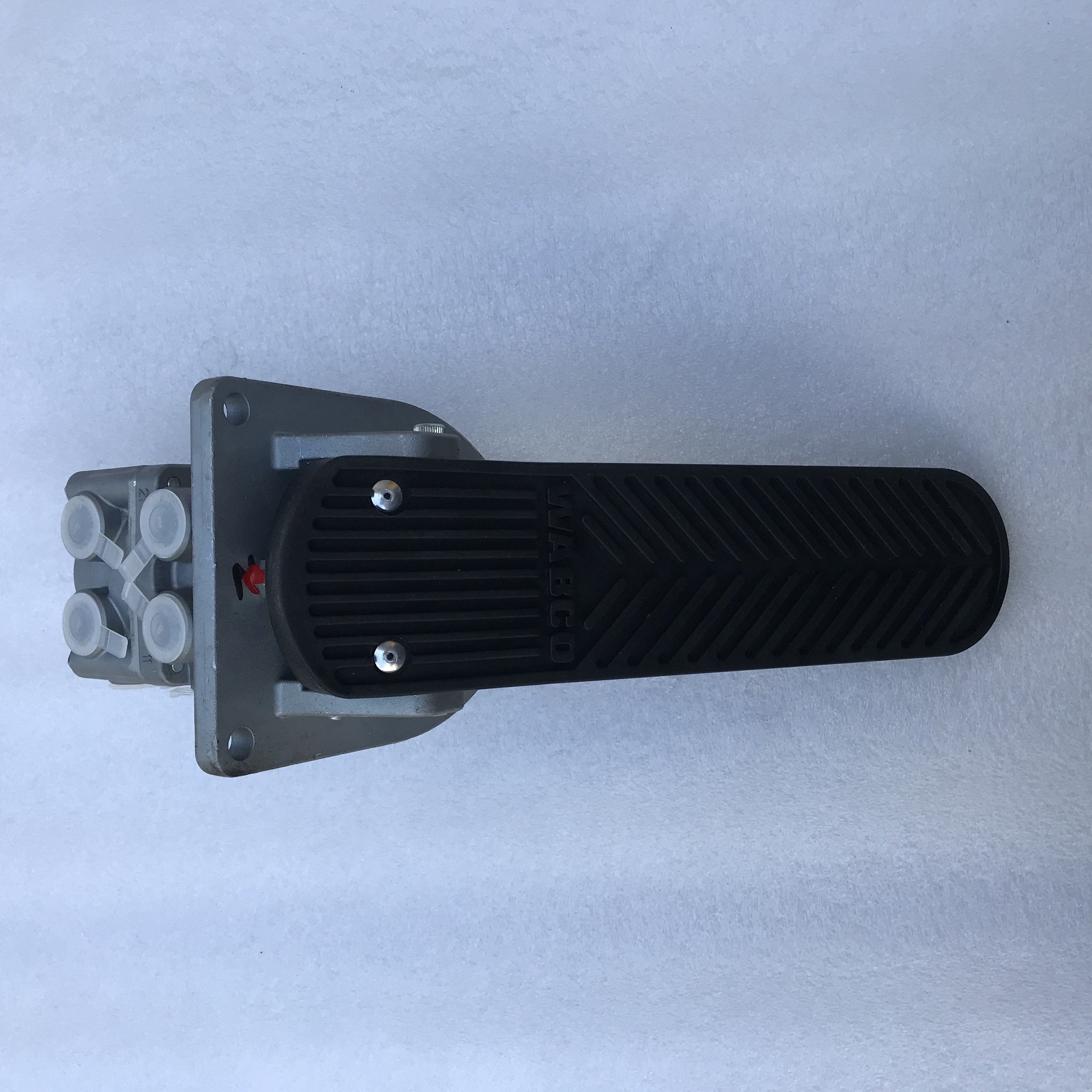 High Quality Brake System Foot Brake Valve for Universal Bus Parts