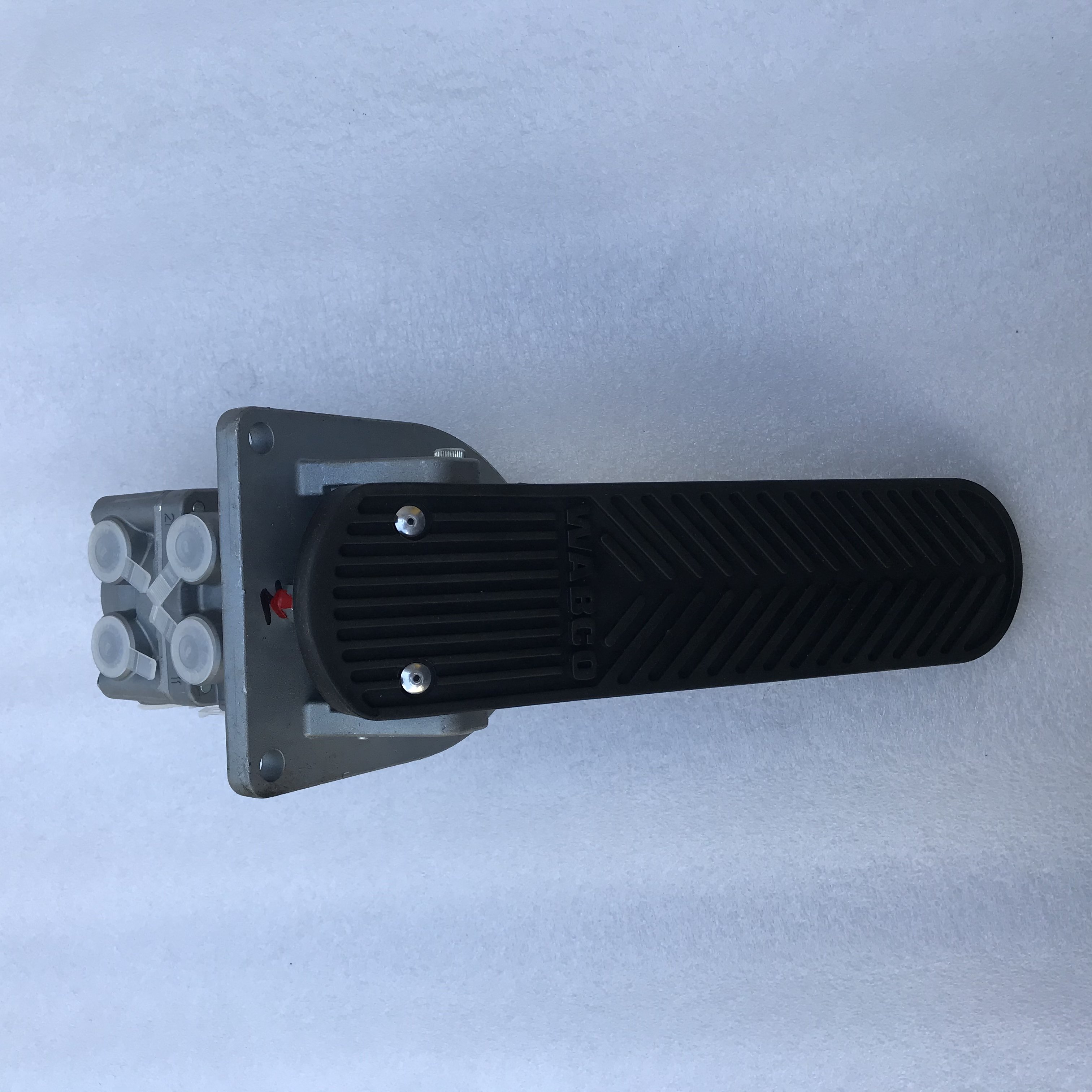 High Quality Brake System Foot Brake Valve for Universal Bus Parts