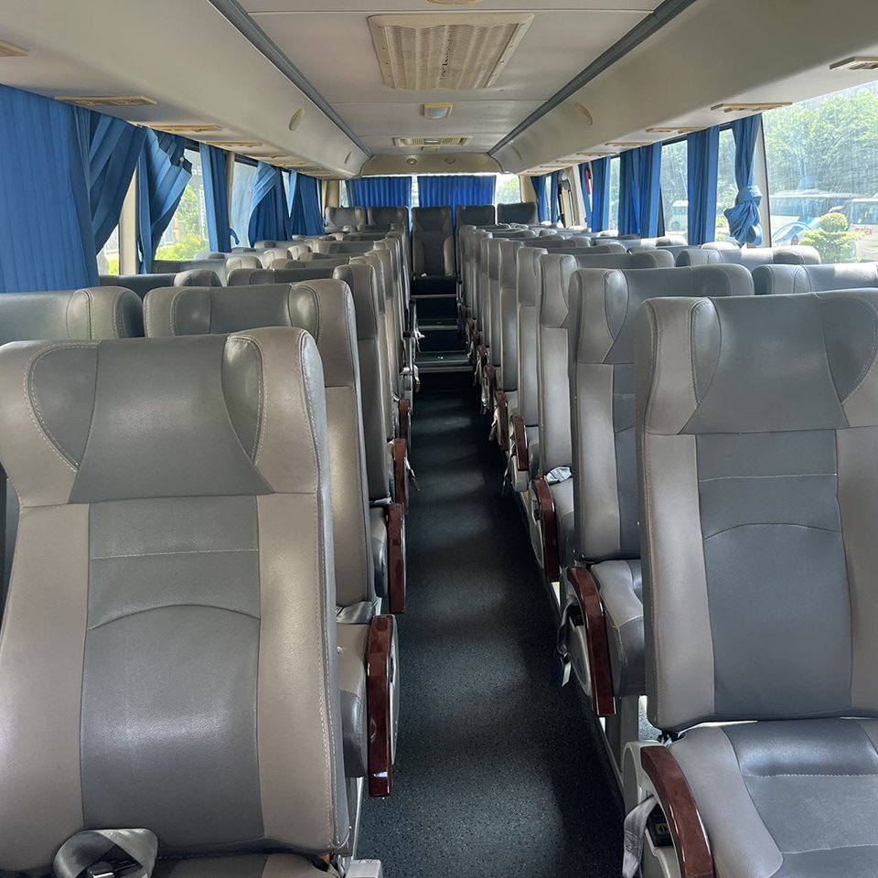 Golden Dragon 49 Seats Euro 5 diesel Engine 11m Used Bus LHD coach Buses