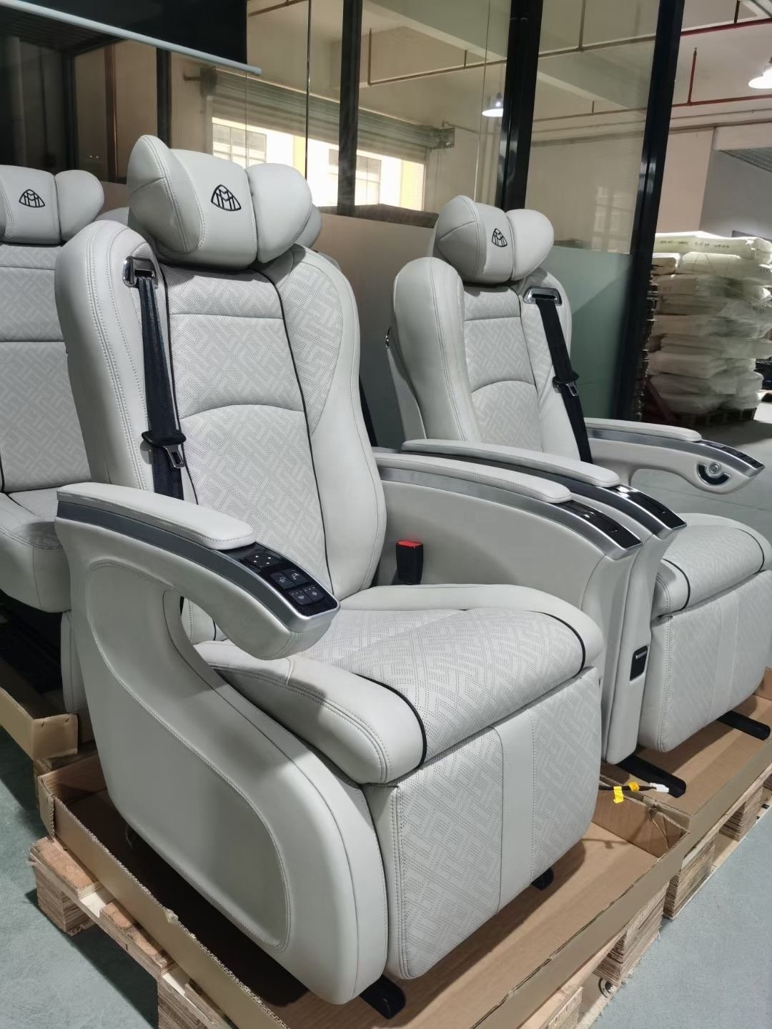 Popular Automotive Upgrading Interior Adjustable Luxury Van Seat With Table V Class Seats for Mercedes Benz