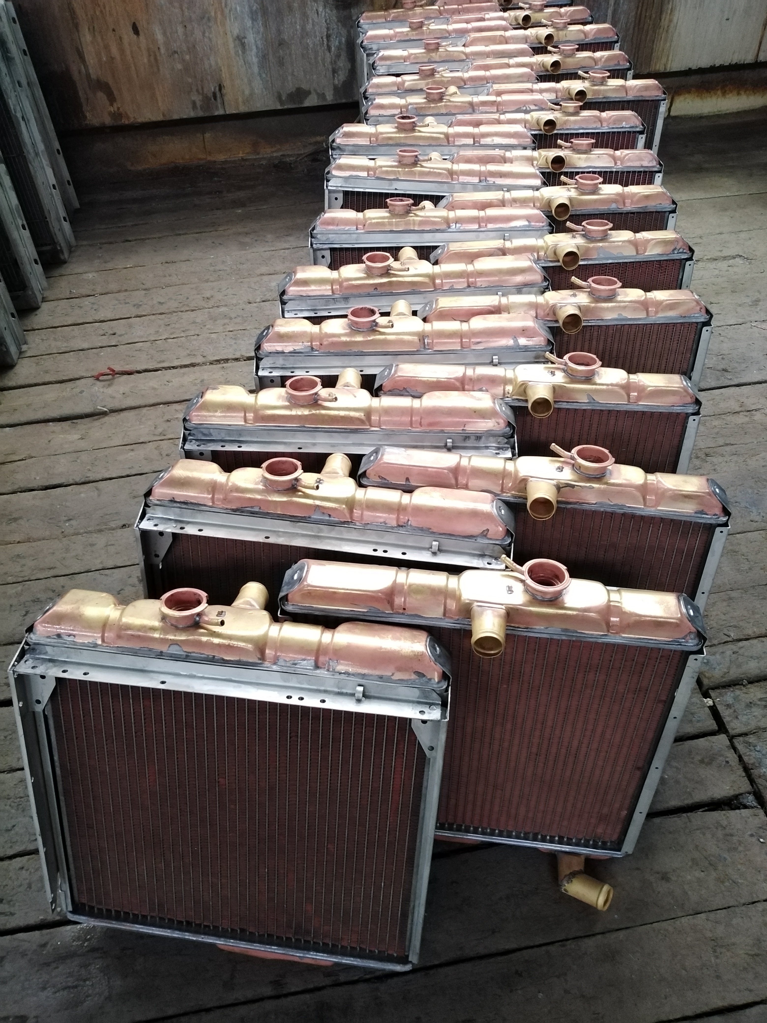 Factory Wholesale Aluminum Truck Radiator Copper Radiator for Toyota Bus 16400-35150 R22 4