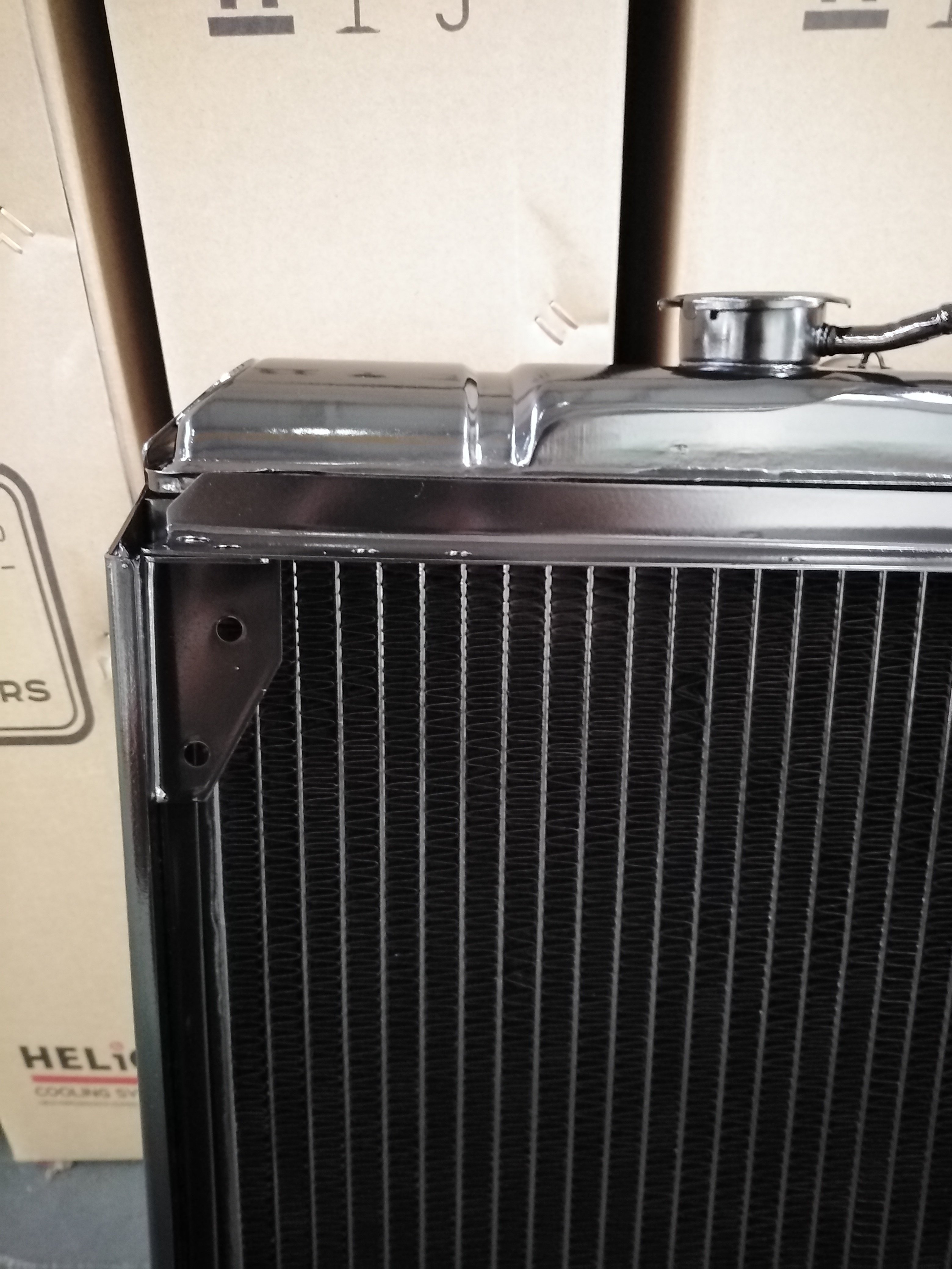 Factory Wholesale Aluminum Truck Radiator Copper Radiator for Toyota Bus 16400-35150 R22 4
