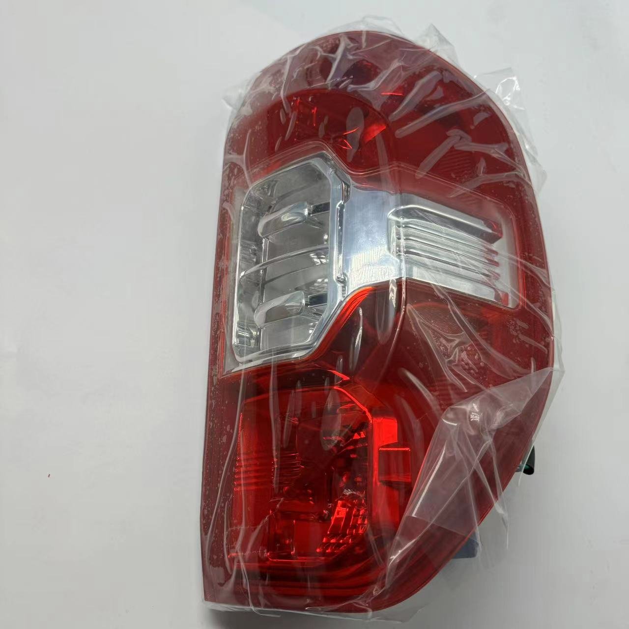 SAIC MAXUS T60 Original Rear Light Assembly Rear Tail Lamp Assembly C00047650 C00047651