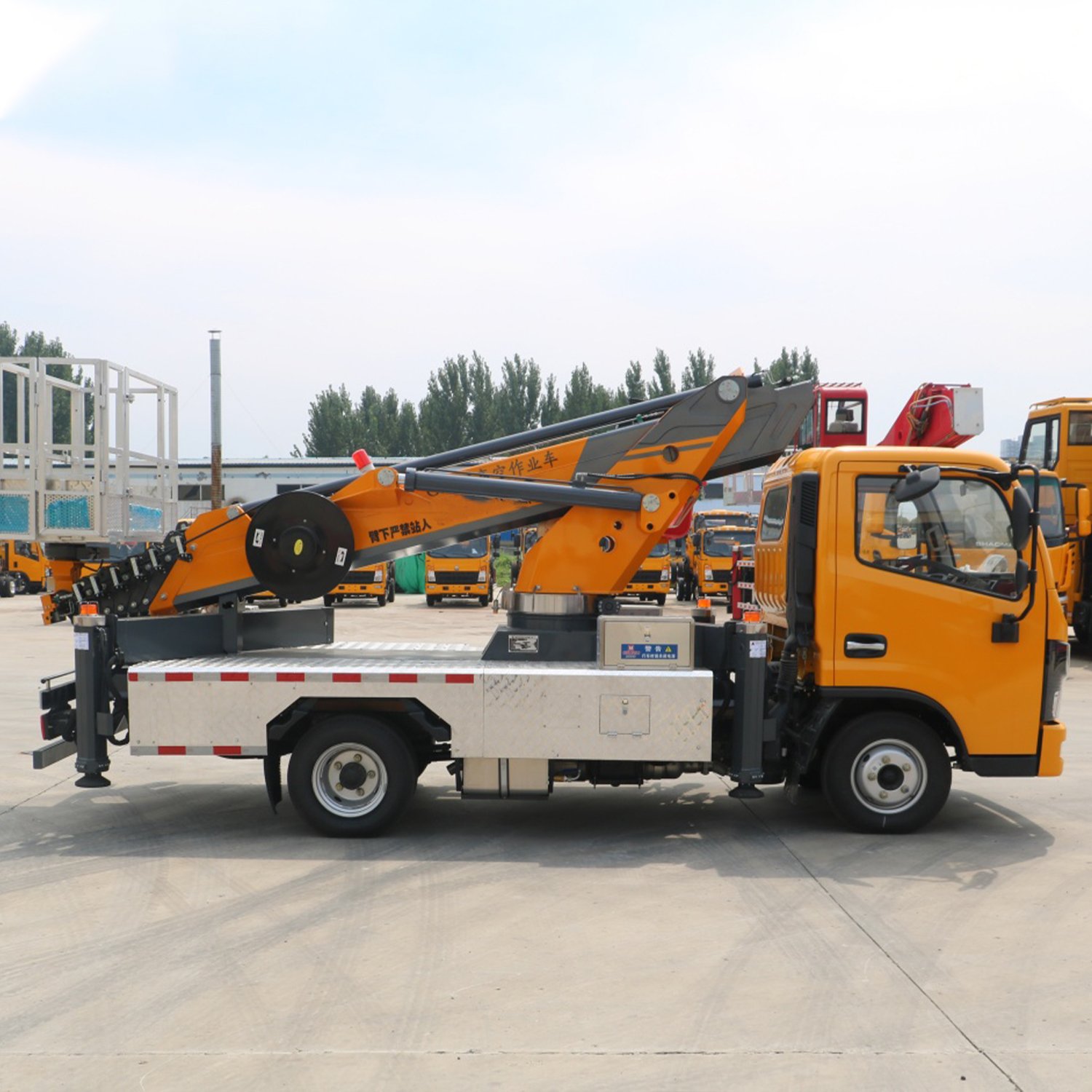 Brand New Lift High Altitude Working Telescopic Boom Aerial Platform Forestry Bucket Truck