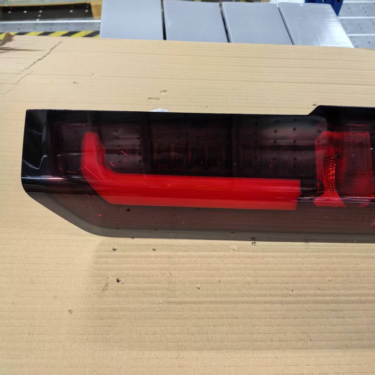Genuine Tail light Rear light P2W9-13405-BC P2W9-13404-BC for Ford Transit T8 V363