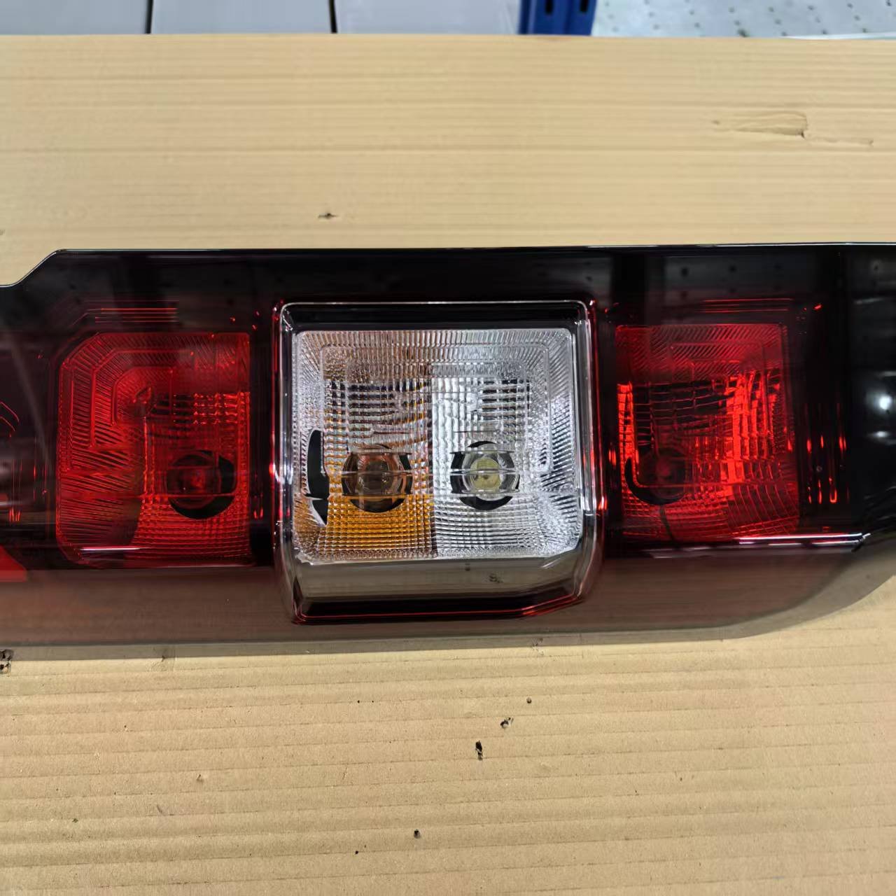 Genuine Tail light Rear light P2W9-13405-BC P2W9-13404-BC for Ford Transit T8 V363