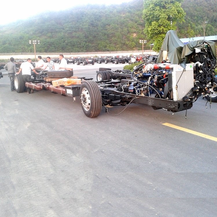 China Manufacture Dongfeng Brand Bus Chassis Rear Engine Chassis for Sale
