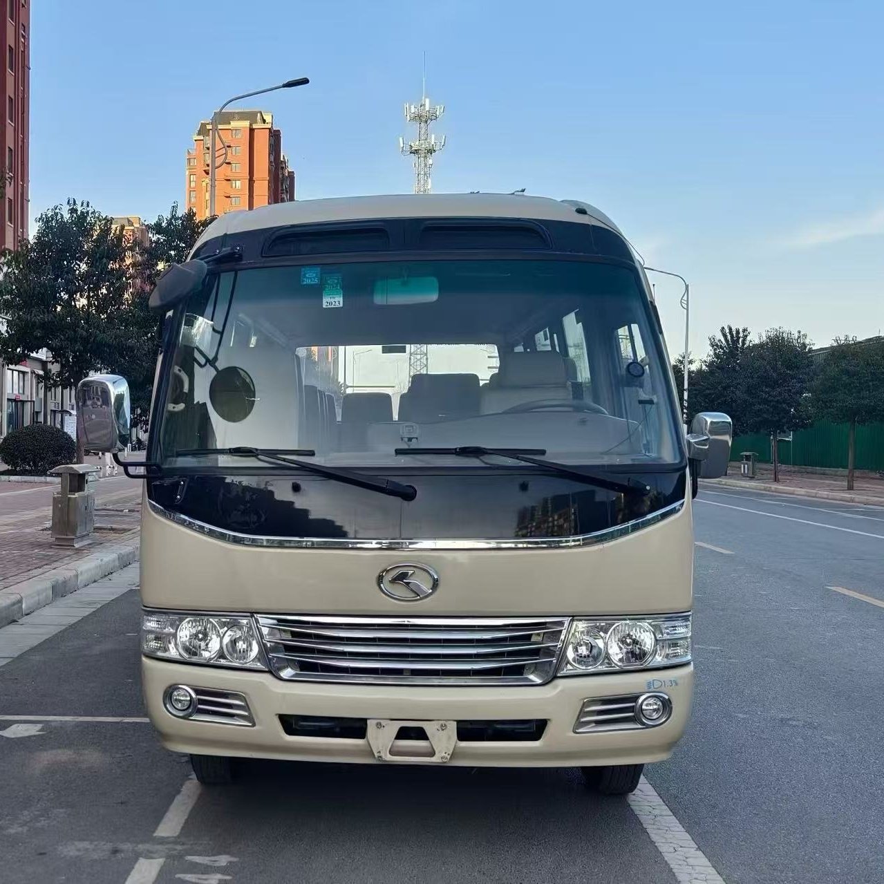 2020 Coster 19-seat Bus, National V Emission, Yuchai Engine, Double-layer Glass, Original Leather Seats Coster Bus for Sale