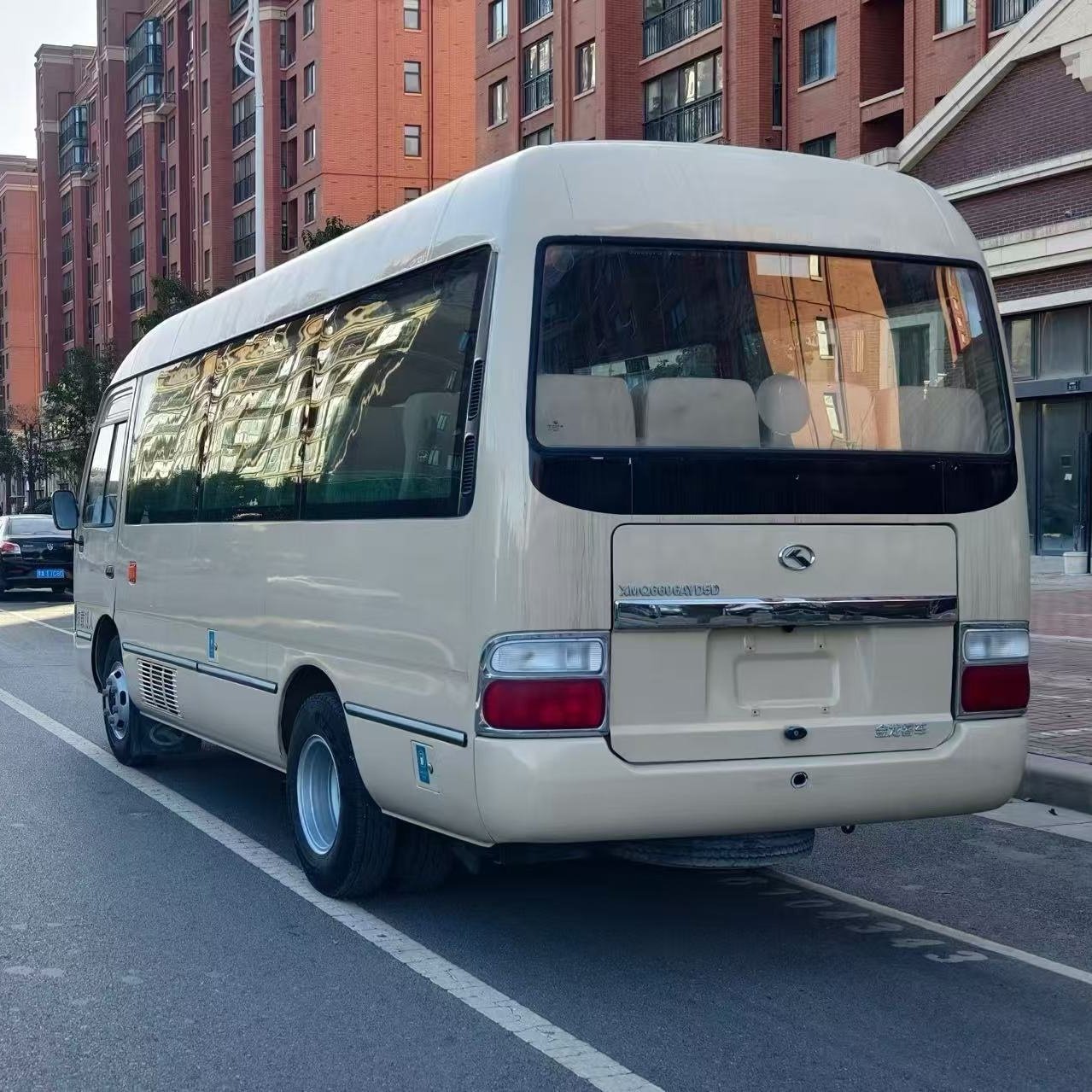2020 Coster 19-seat Bus, National V Emission, Yuchai Engine, Double-layer Glass, Original Leather Seats Coster Bus for Sale