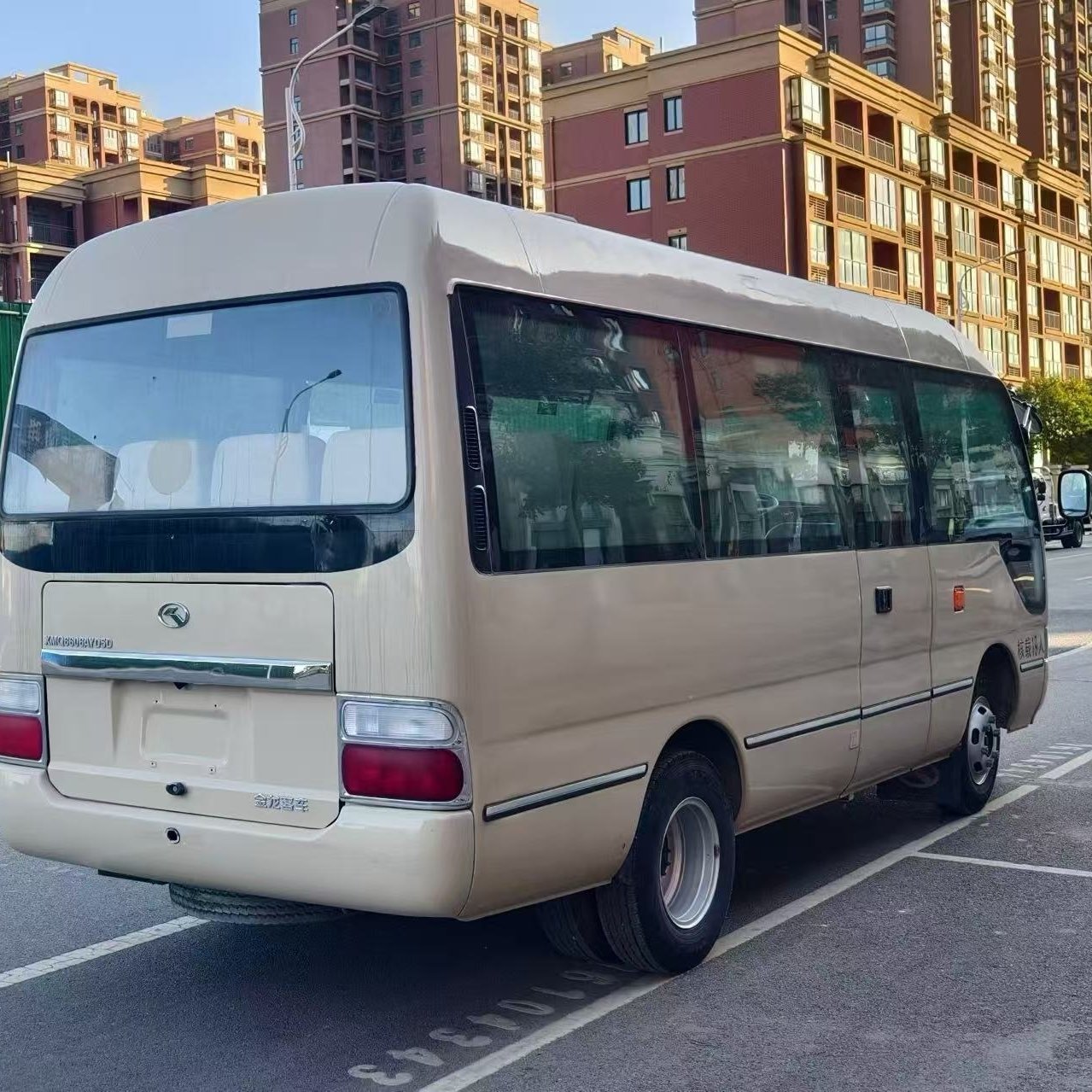 2020 Coster 19-seat Bus, National V Emission, Yuchai Engine, Double-layer Glass, Original Leather Seats Coster Bus for Sale