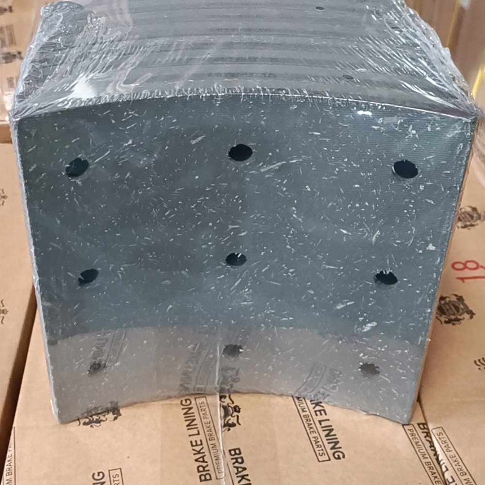 WELLE CHINA Shandong Factory Rear Brake Lining EQ153 for Dongfeng yutong Truck