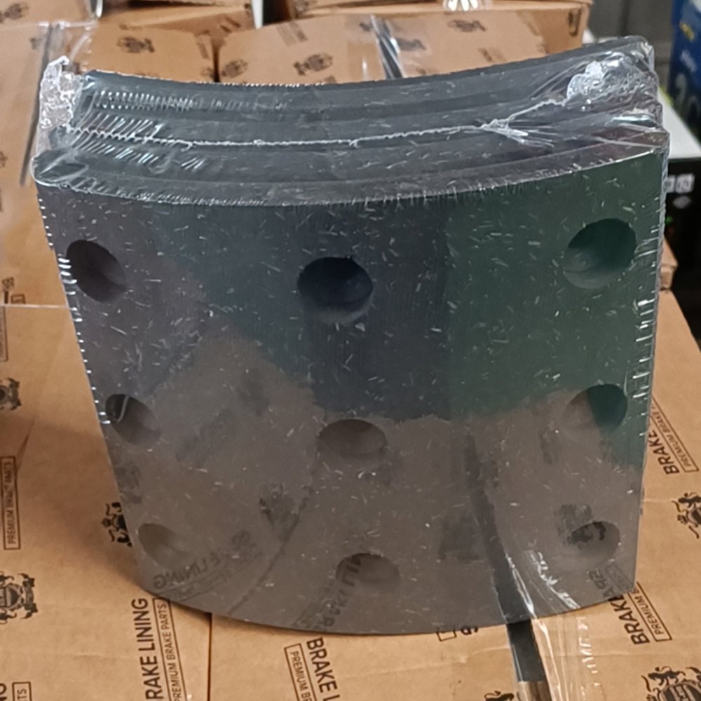 WELLE CHINA Shandong Factory Rear Brake Lining EQ153 for Dongfeng yutong Truck
