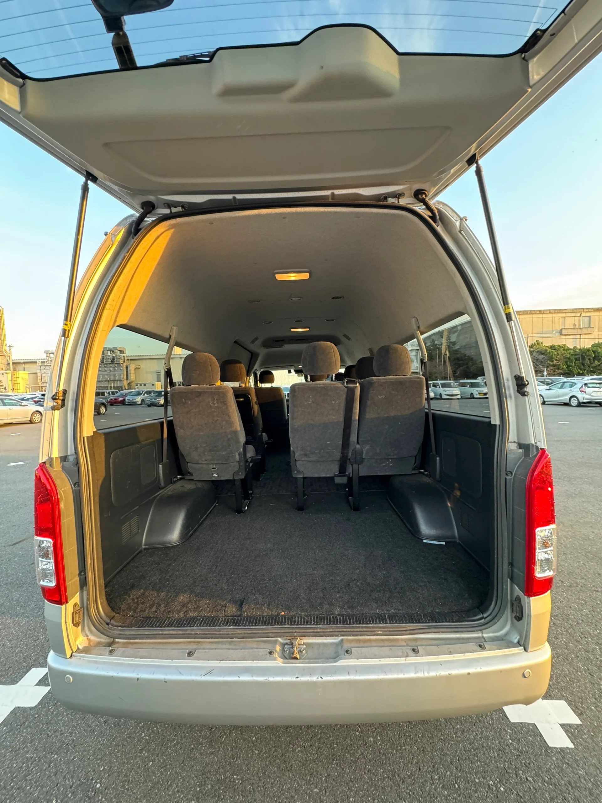 Best Selling Used Toyota Hiace 9 Seaters Toyota Hiace Van Hiace Bus for Sale