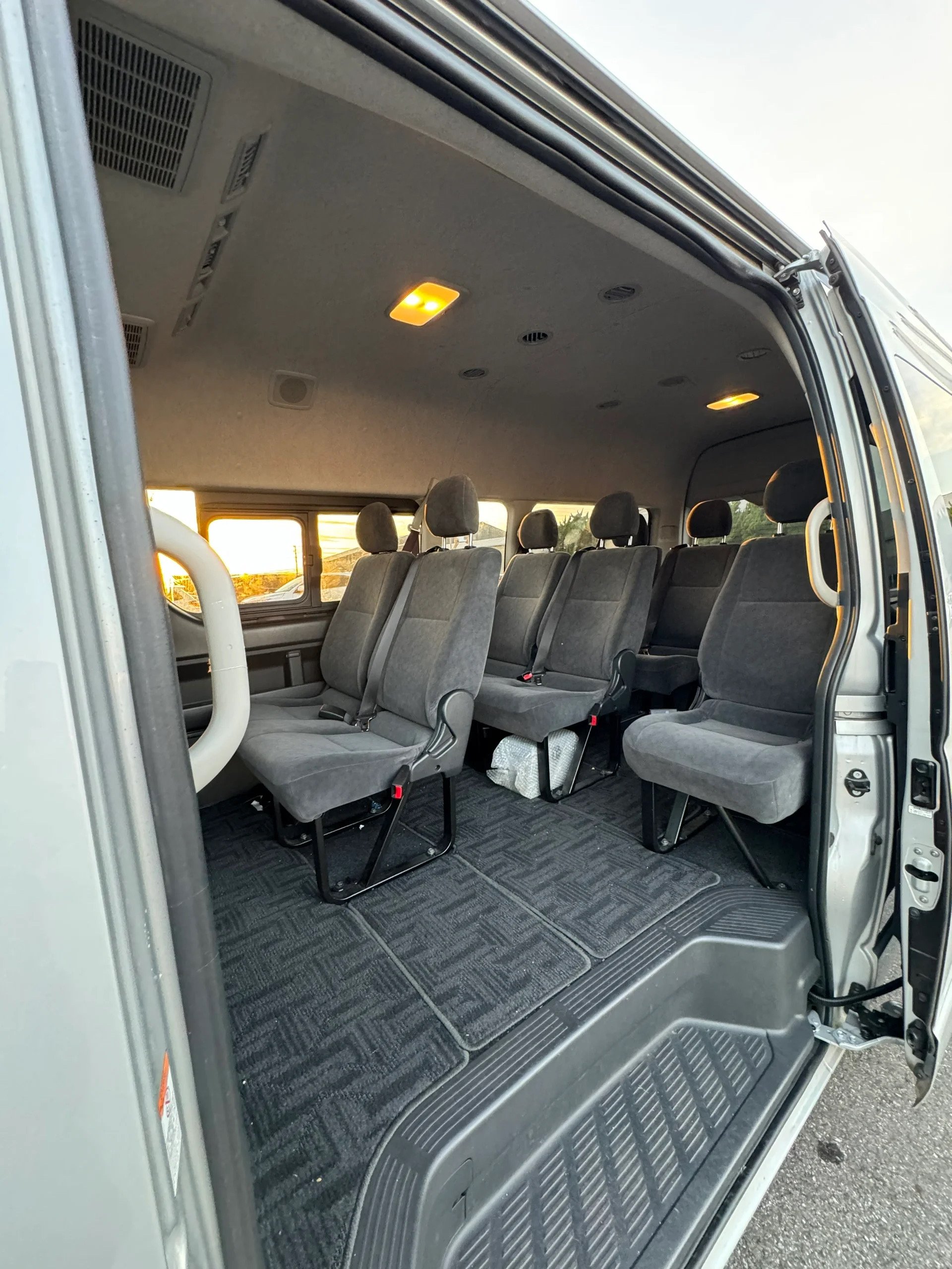 Best Selling Used Toyota Hiace 9 Seaters Toyota Hiace Van Hiace Bus for Sale