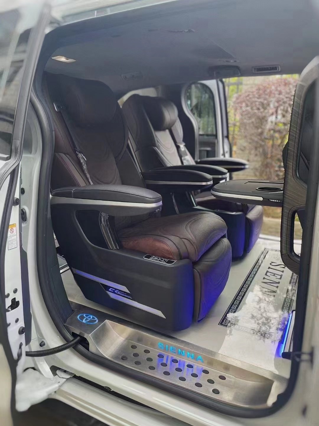 Vip Luxury Electric Reclining Leather Car Seat for Modification for Kia Carnival Toyota Sienna 653T 652T and so on