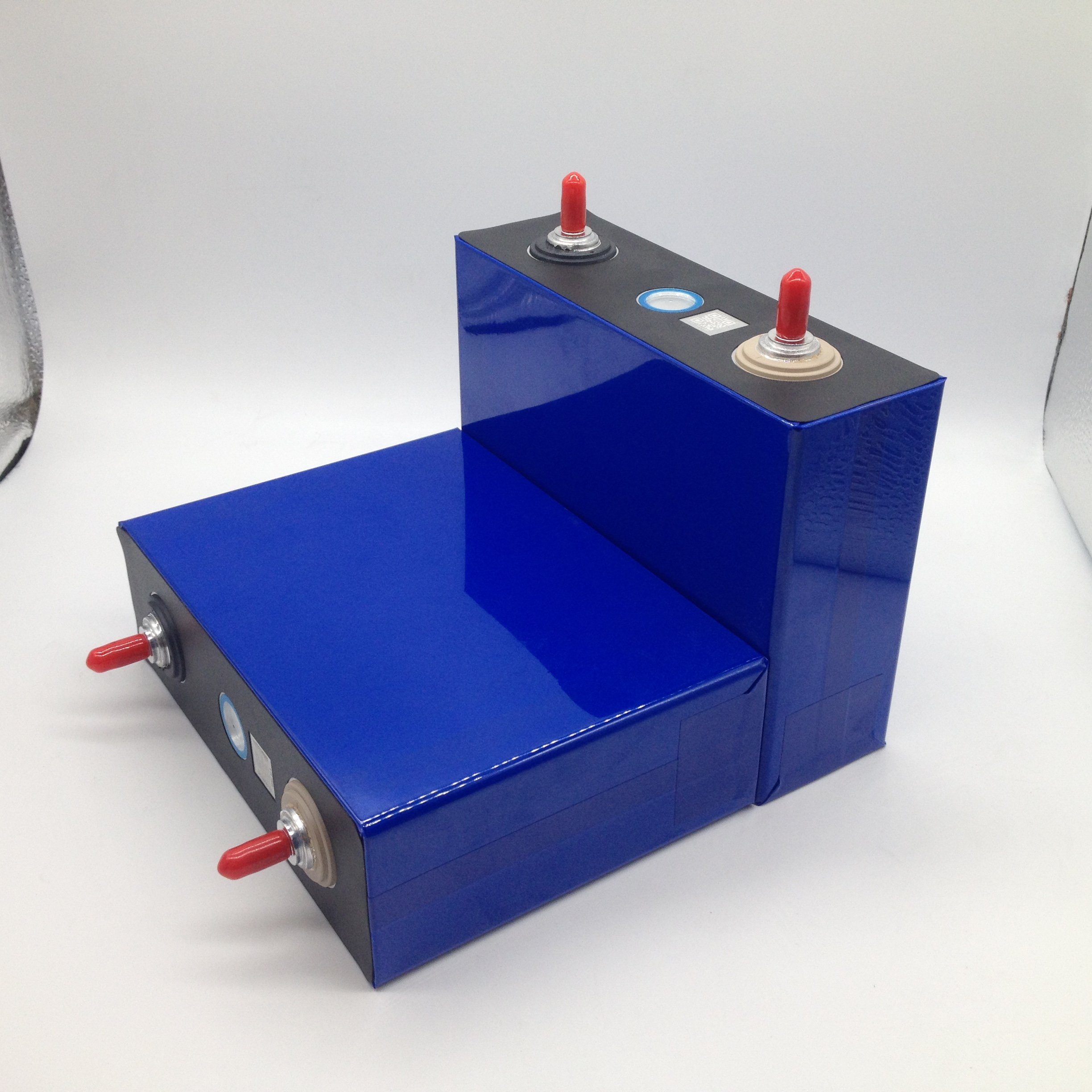 3.2V100AH Prismatic Lifepo4 Battery Cell can be welded bolts and equipped accessories nuts and bus bars