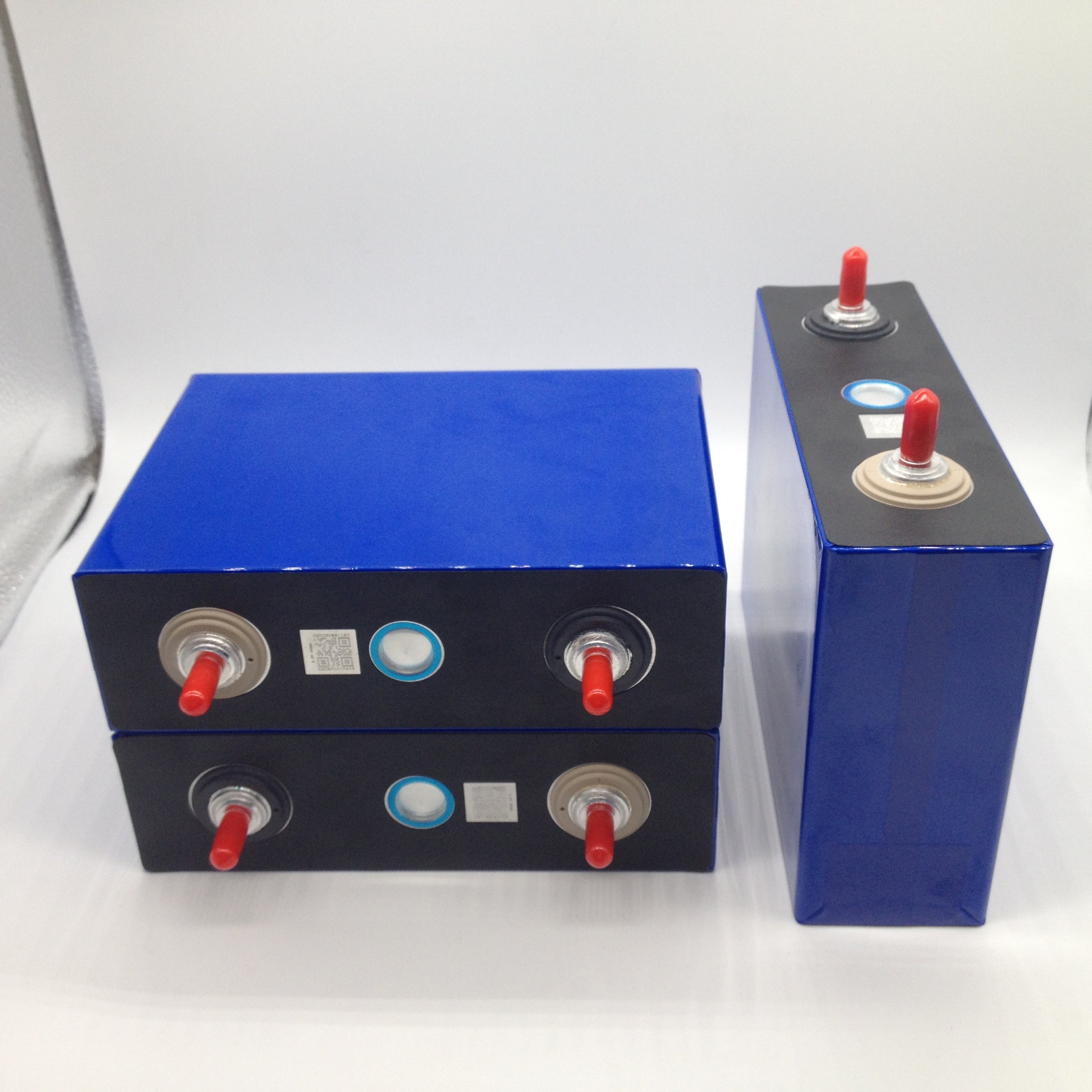 3.2V100AH Prismatic Lifepo4 Battery Cell can be welded bolts and equipped accessories nuts and bus bars