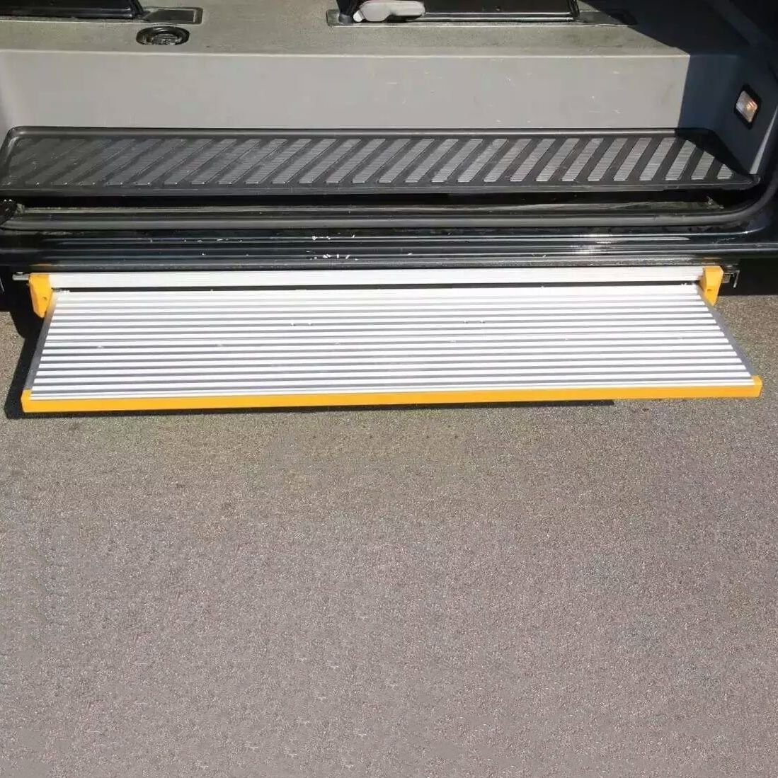 CE Certification Electric Aluminum Sliding Step for RV Caravan Camper Travel Trailer Motorhome Door Side Foot Step