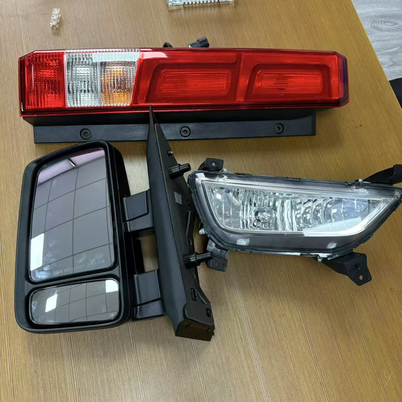 Support sample service Bus Tail Light for Hy-un-dai H350 OE 92402-3H169/9240159100 directly supplied by the manufacturer