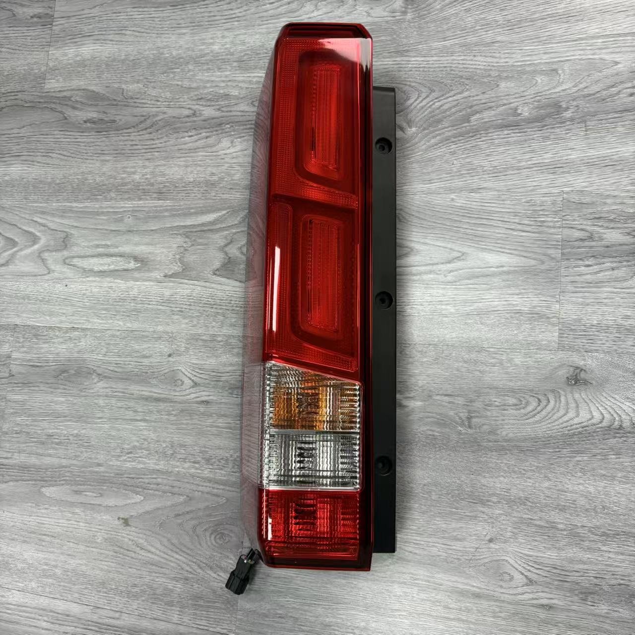 Support sample service Bus Tail Light for Hy-un-dai H350 OE 92402-3H169/9240159100 directly supplied by the manufacturer