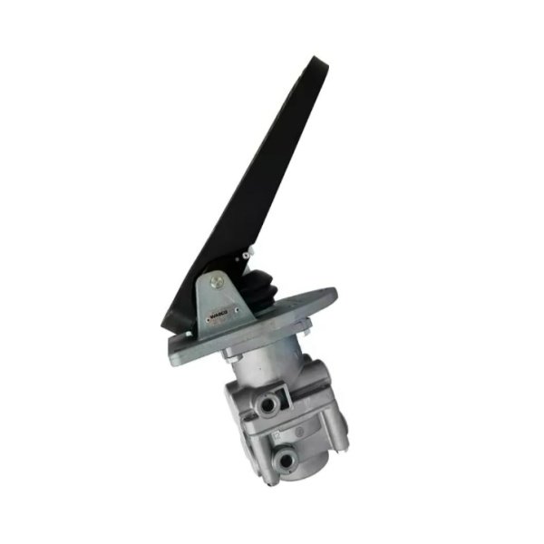 Foot Brake Valve with Pedal OEM Electronic Control Master Cylinder Used for Yutong Higer Kinglong JAC Bus Parts