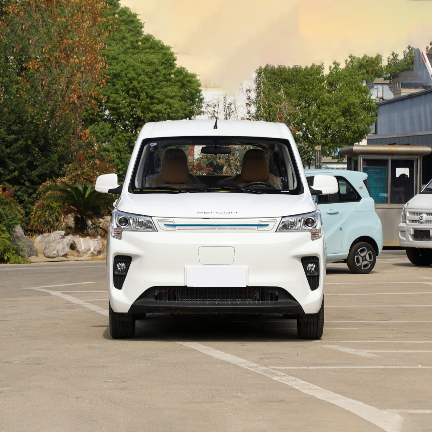 Dongfeng E380 New Energy Vehicles 8 Seater Mini Bus Electric Passenger Van Electric Minibus Mini City Buses Mini Electric Bus