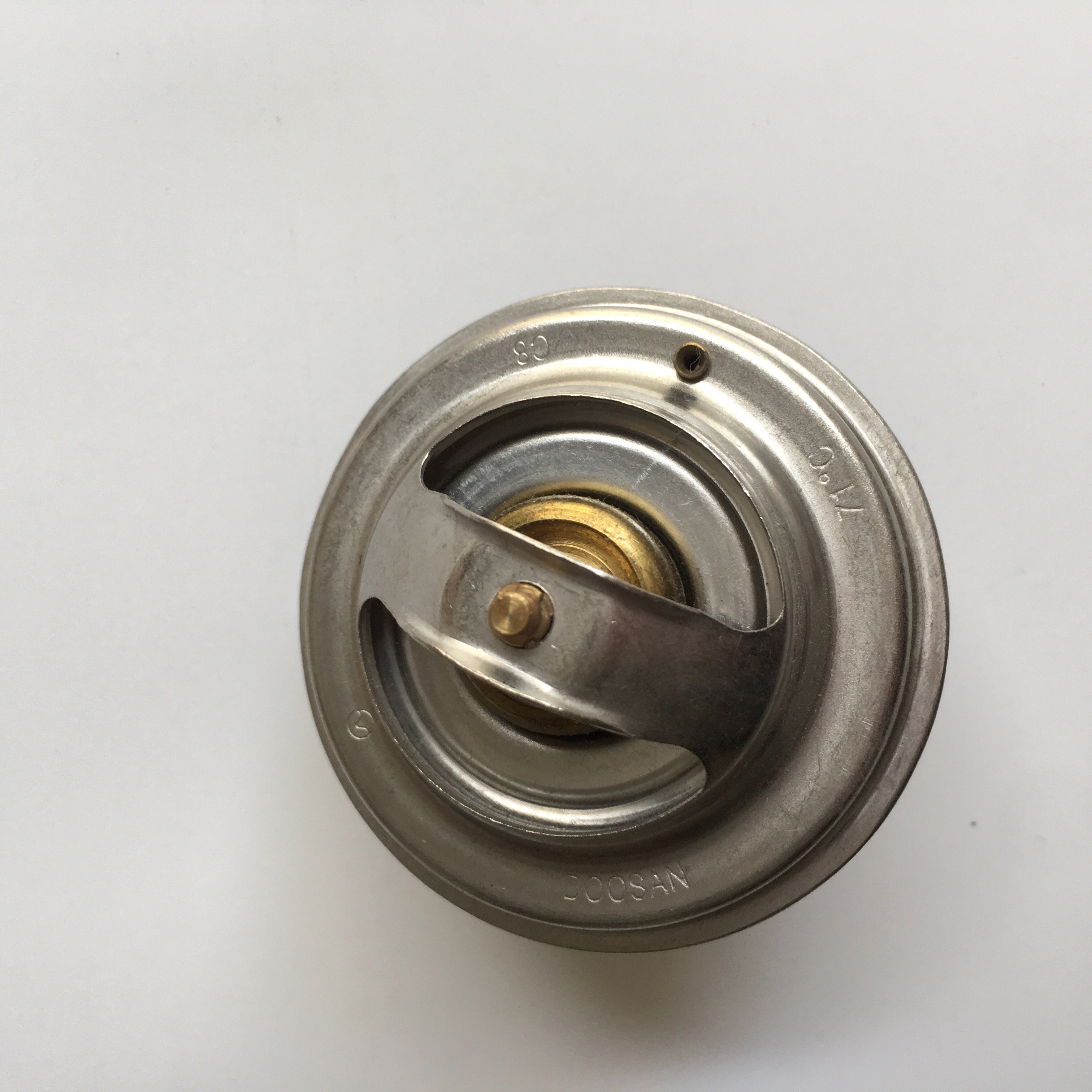 Daewoo Bus Excavator Generator Truck Parts 51.06402-0062 65.06402-0006 71 Degree Thermostat for Doosan