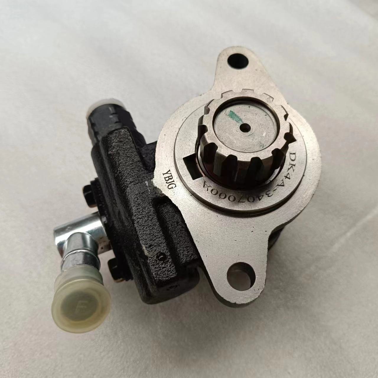 High Quality DK4A-3407000A Hydraulic Power Steering Oil Pump Bus Engine Parts for Yutong Higer Kinglong Buses Models
