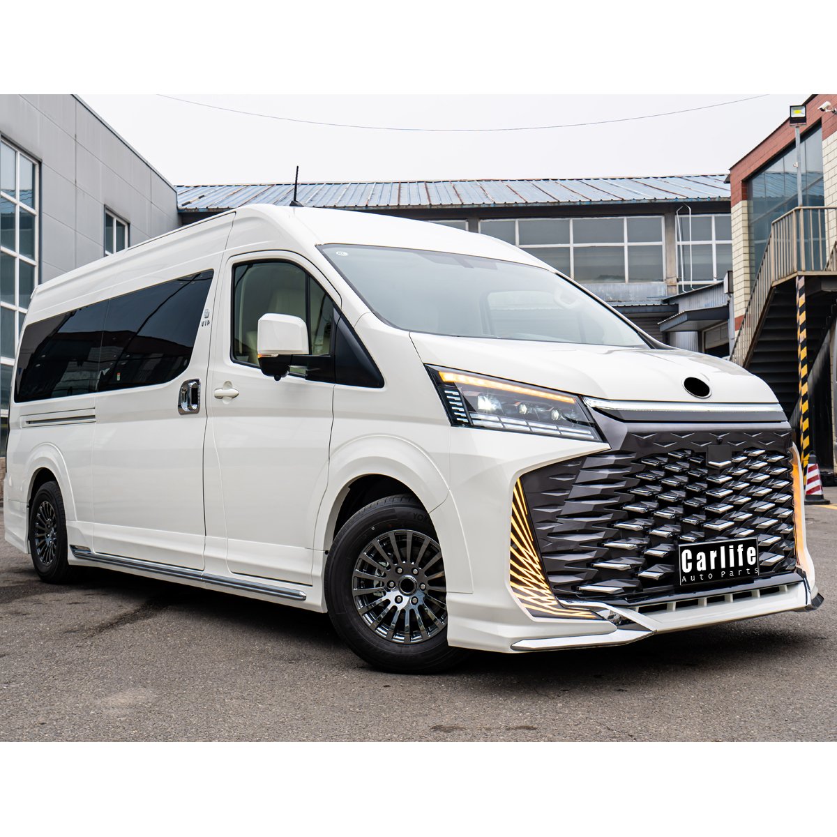 Car Alteration Luxurious Bodykit for Toyota Hiace 2018-2023 Upgrade to Super-luxurious Style Bumpers Body Kit.
