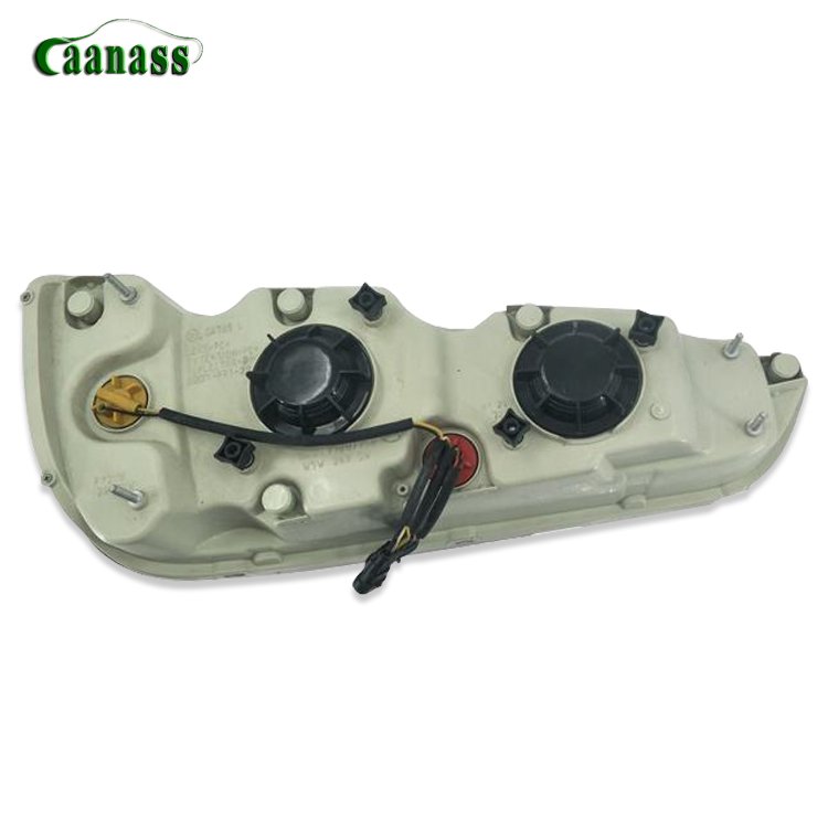 24V 37ME1-72100 KLQ6129G Front Headlight Use for Yutong Ankai Zhongtong Higer Bus Spare Parts Bus Headlight Headlamp Body Parts