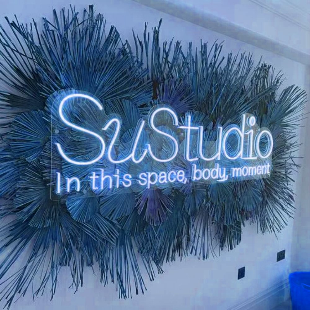Custom Store Business logo Design Cosmetic Salon Studio Wall Shop Design Led Light up Neon Sign for Wall Decoration