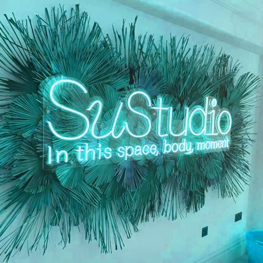 Custom Store Business logo Design Cosmetic Salon Studio Wall Shop Design Led Light up Neon Sign for Wall Decoration