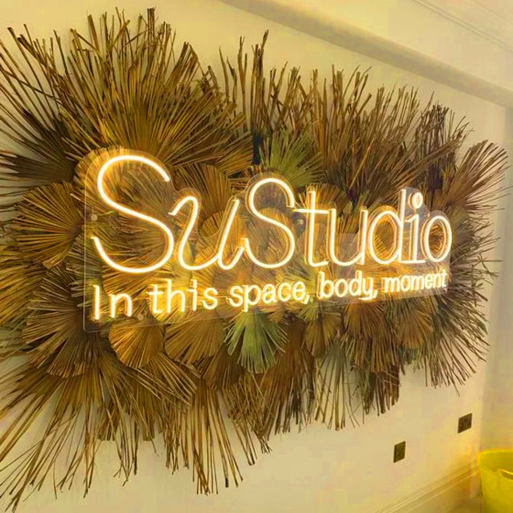 Custom Store Business logo Design Cosmetic Salon Studio Wall Shop Design Led Light up Neon Sign for Wall Decoration