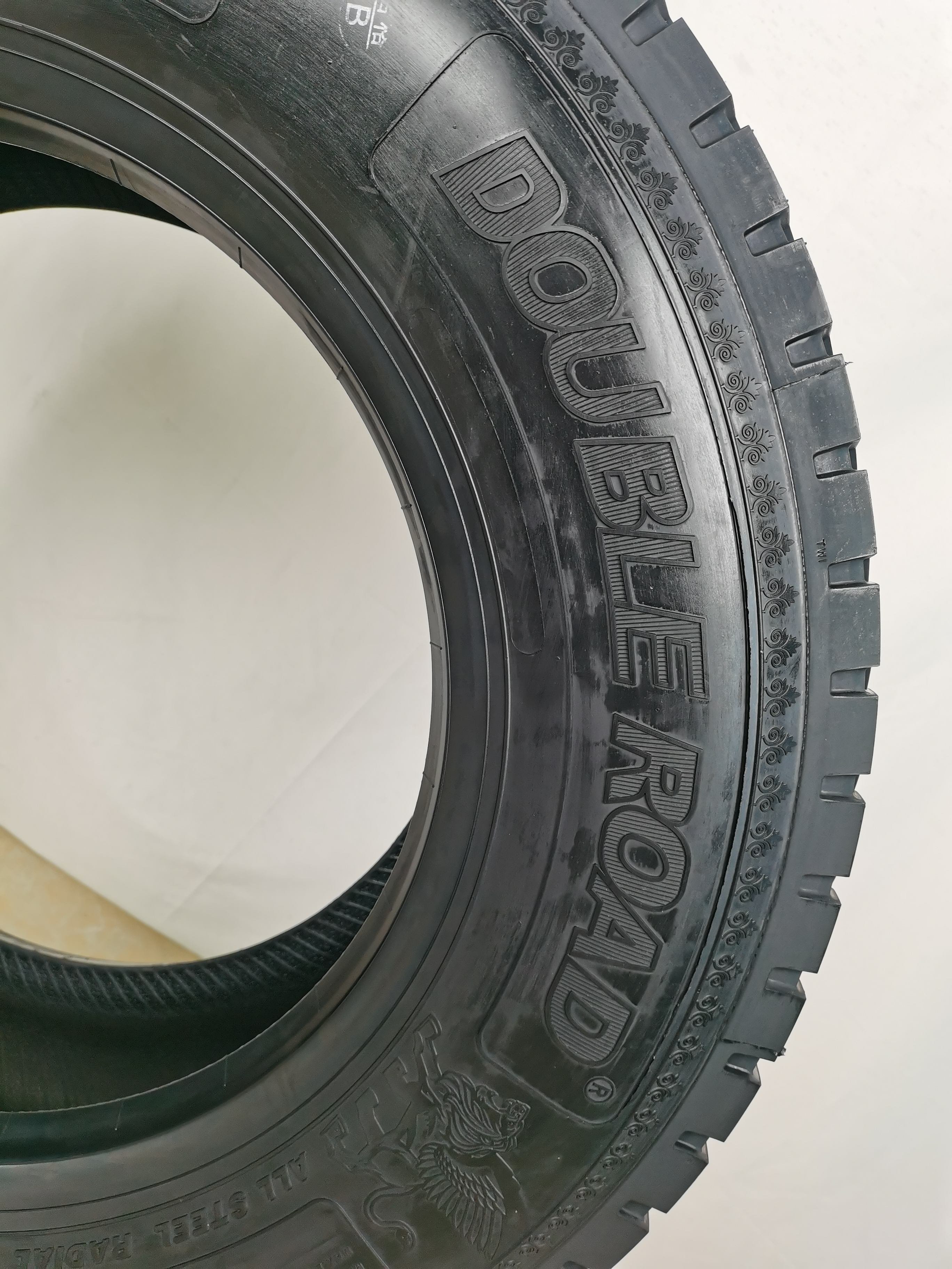 China Top Brand Standard Load Truck Tyres DoubleRoad 255/70R22.5 265/70R22.5 295/80R22.5 Strong Drive Truck Wheels and Tires